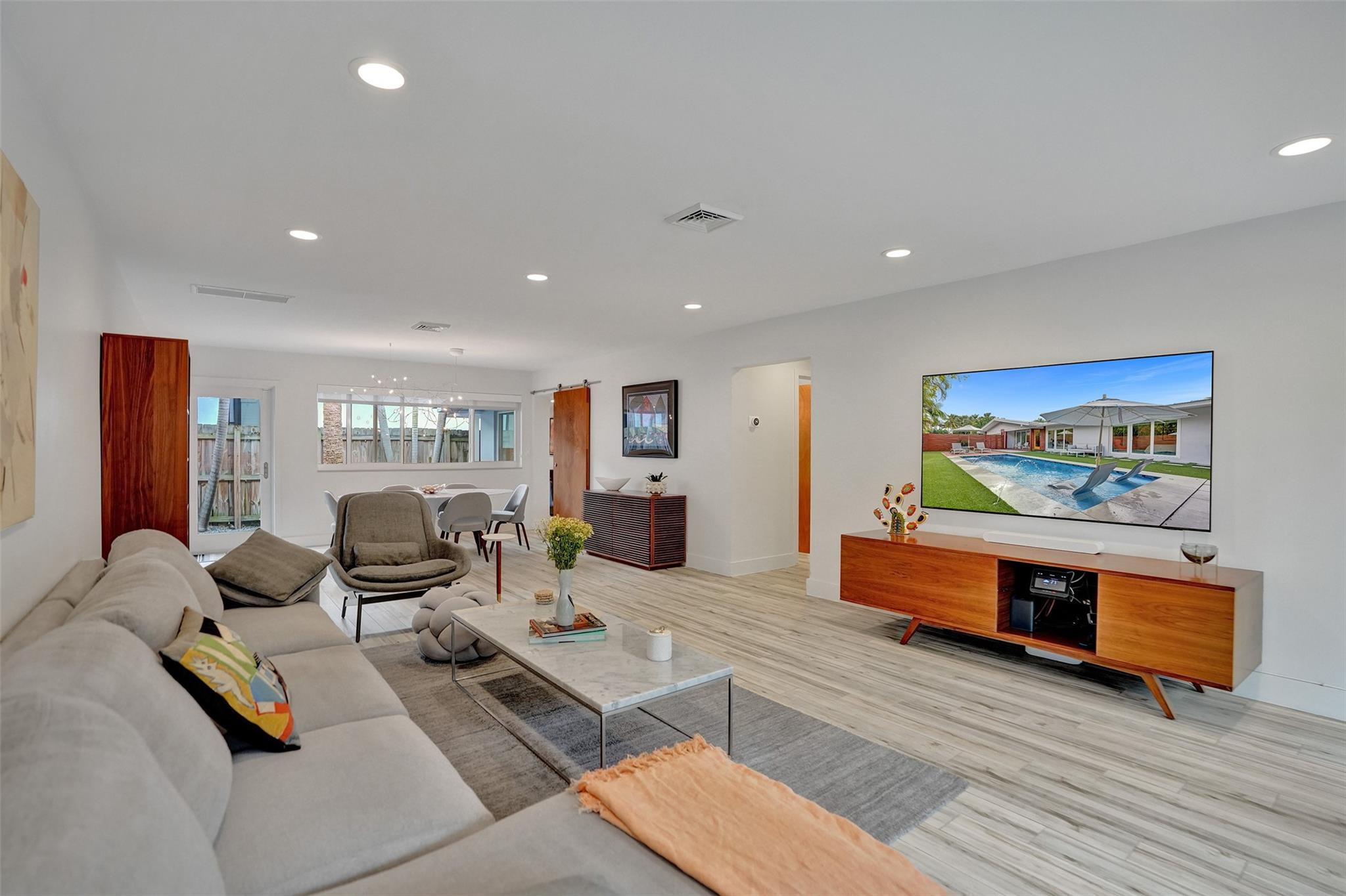 2111 N Ocean Boulevard