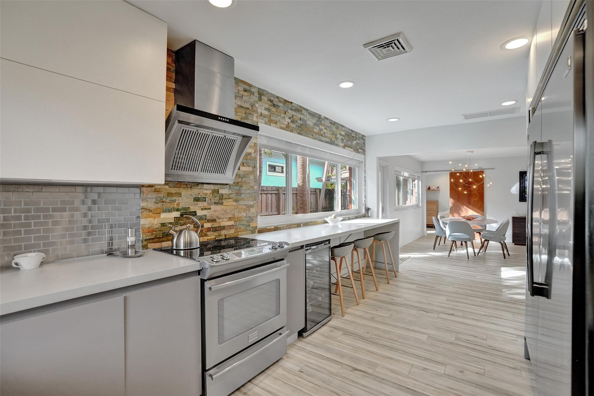 2111 N Ocean Boulevard