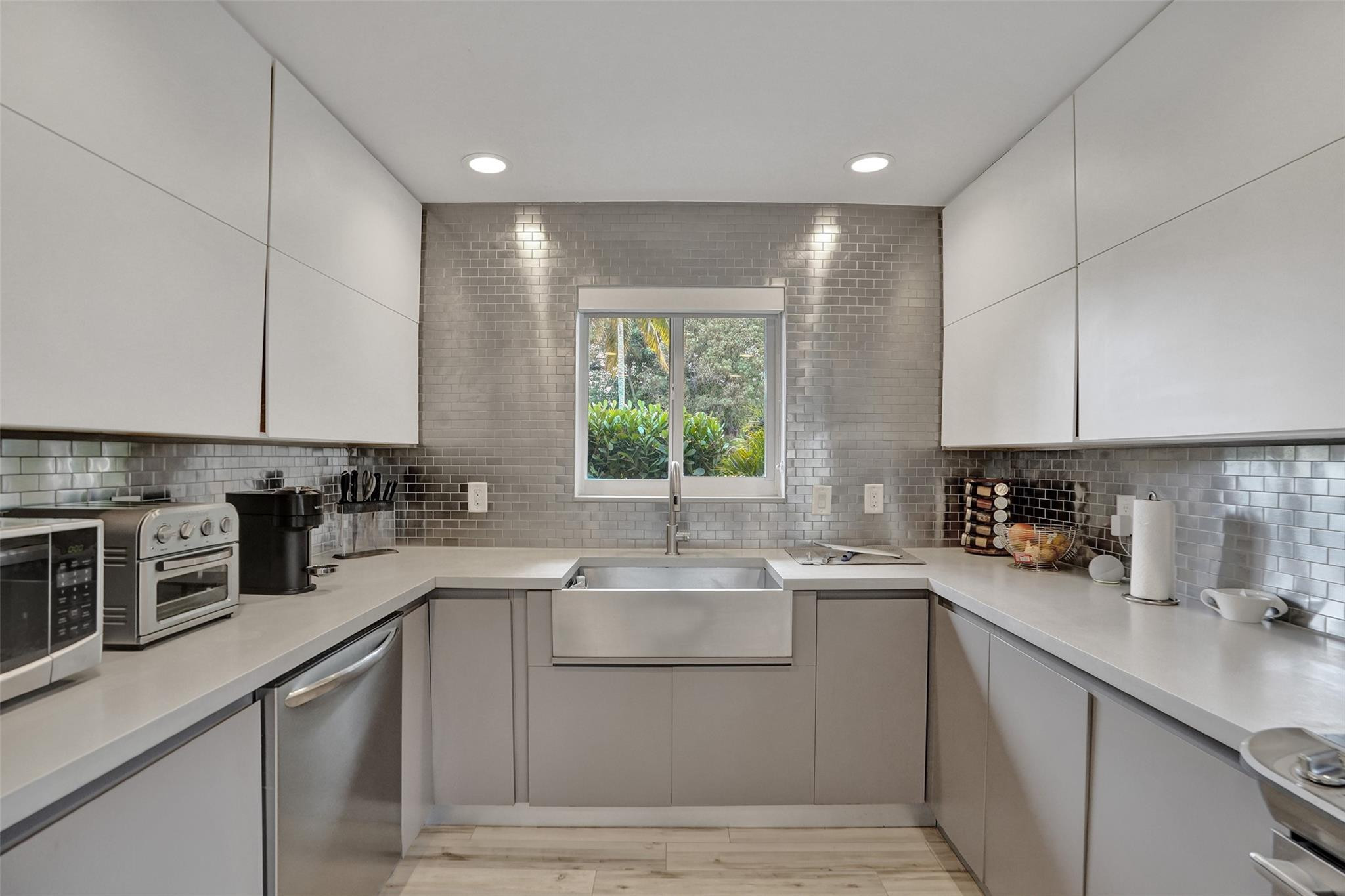 2111 N Ocean Boulevard