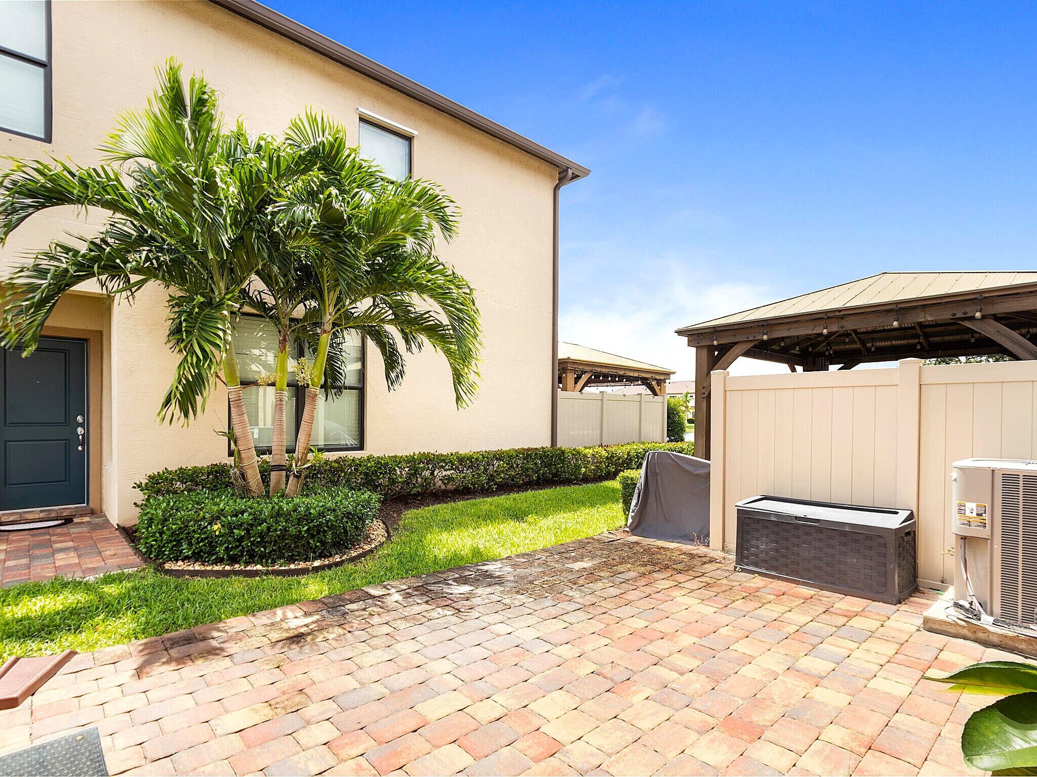 2784 Troubadour Street