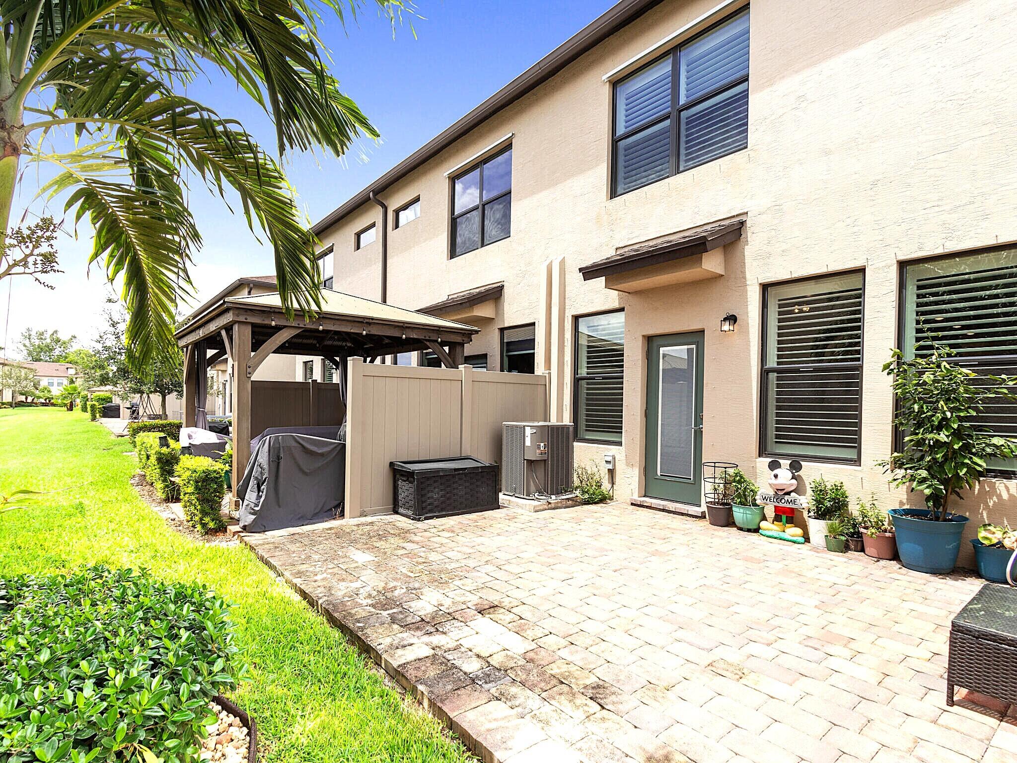 2784 Troubadour Street