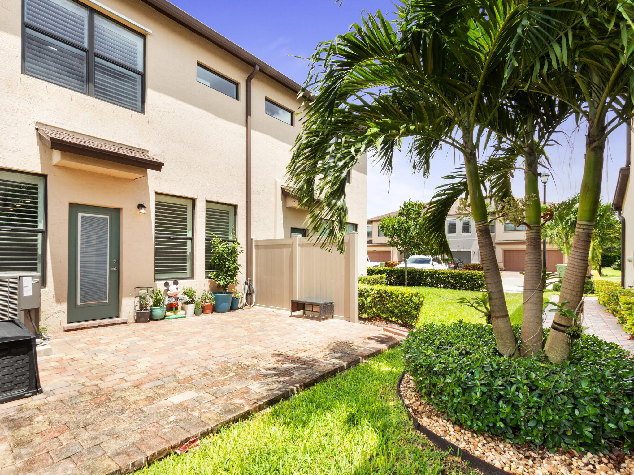 2784 Troubadour Street