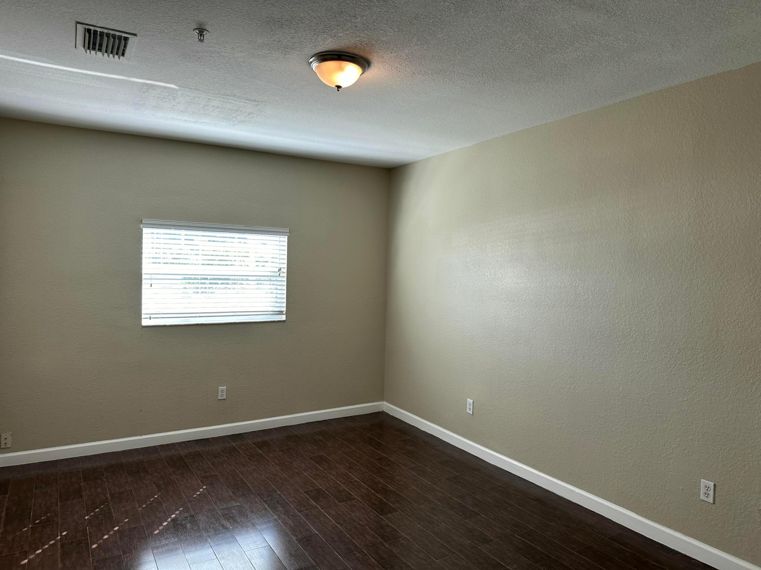 455 NE 1st Street