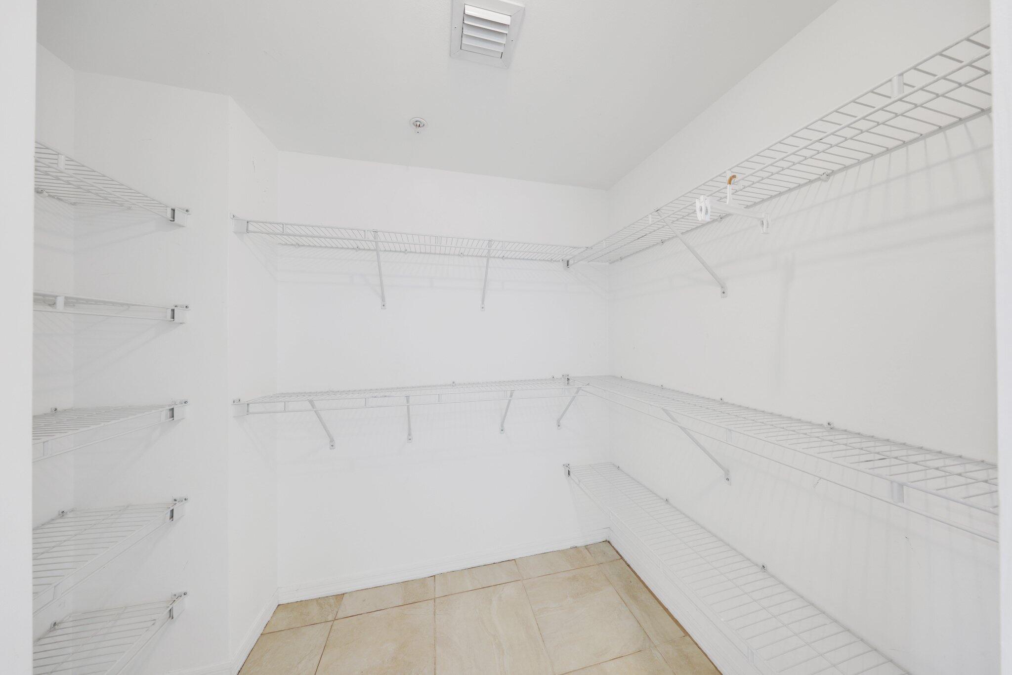 625 Casa Loma Boulevard 408