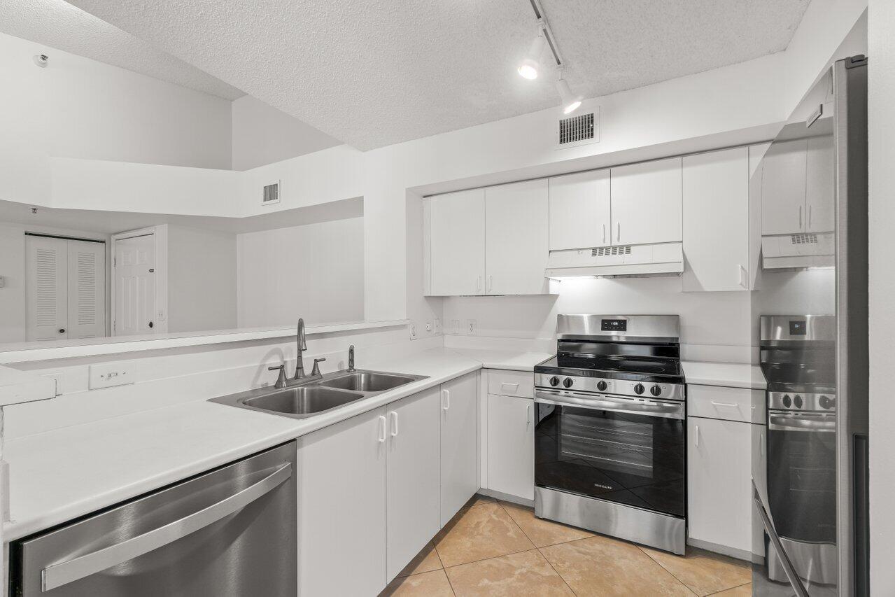135 Yacht Club Way 309