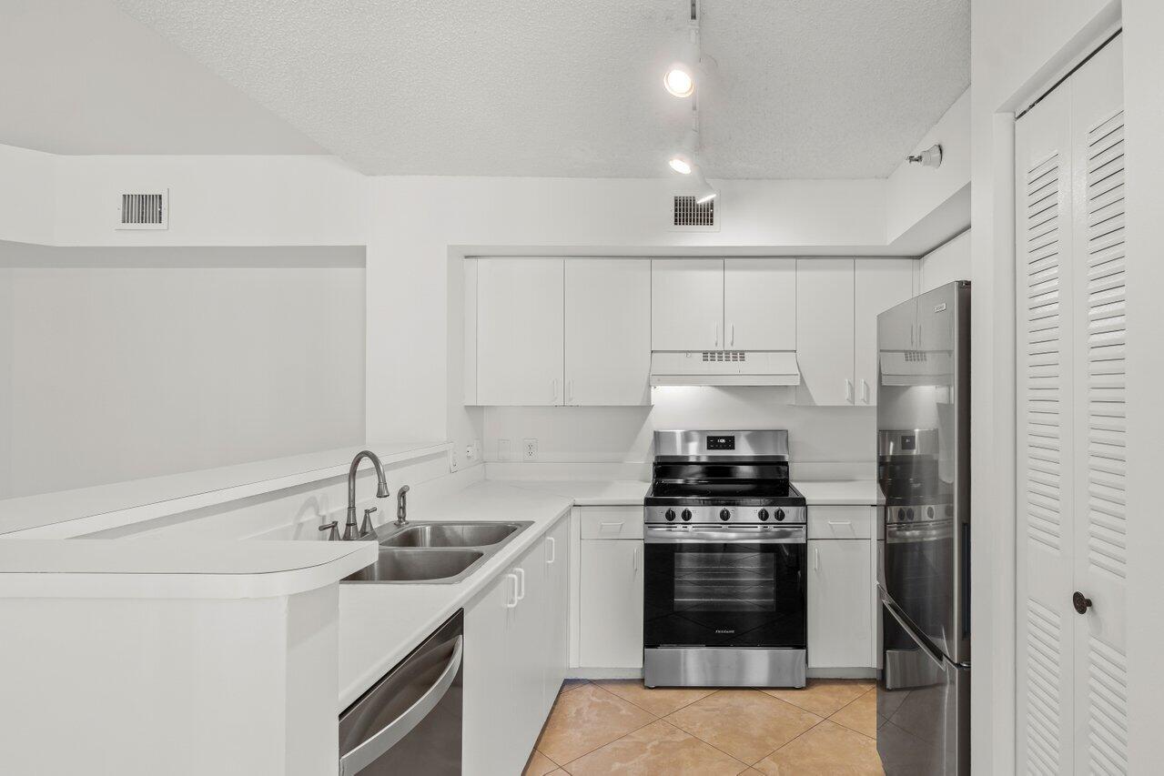 135 Yacht Club Way 309