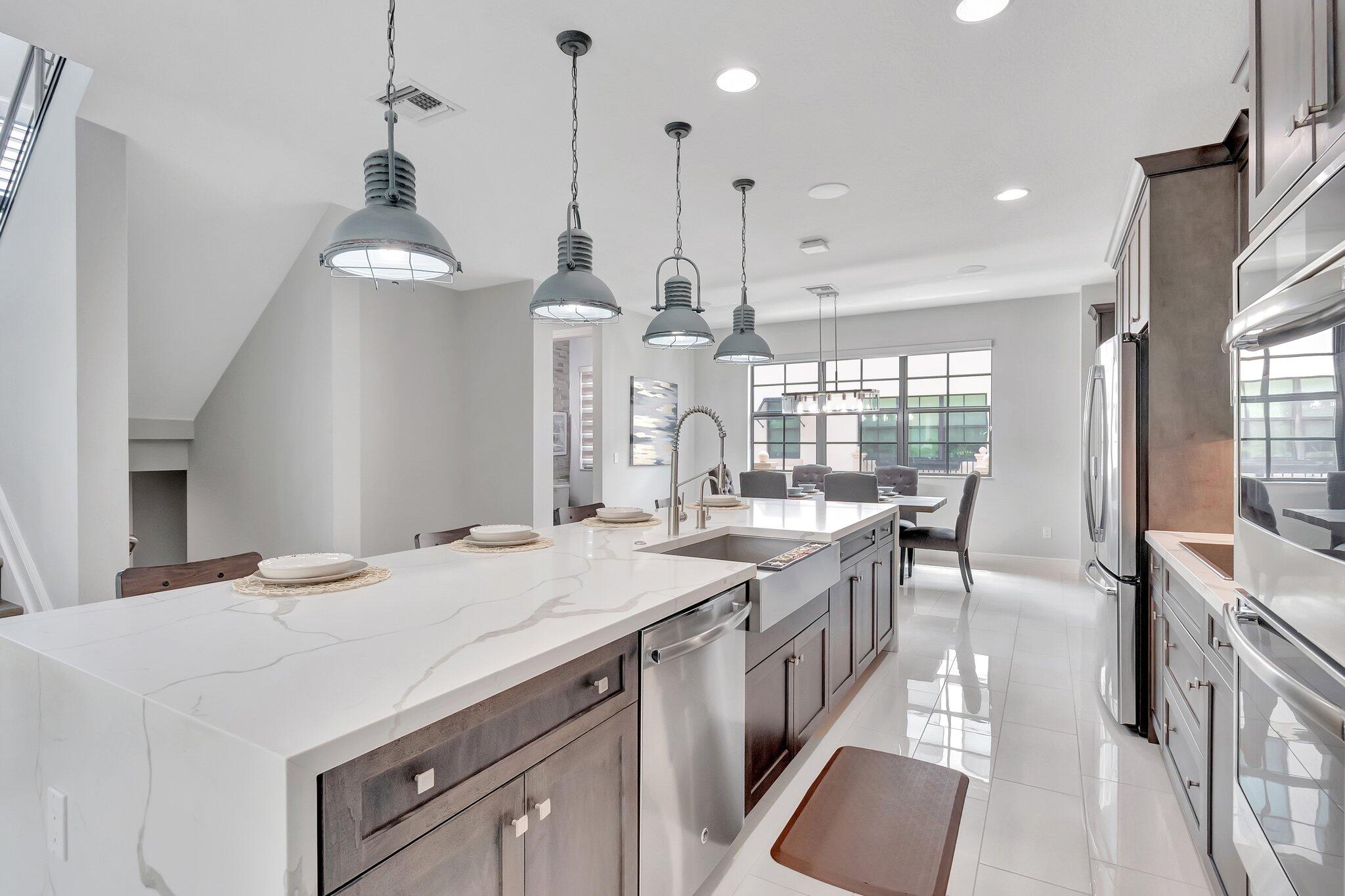 623 Windward Circle S