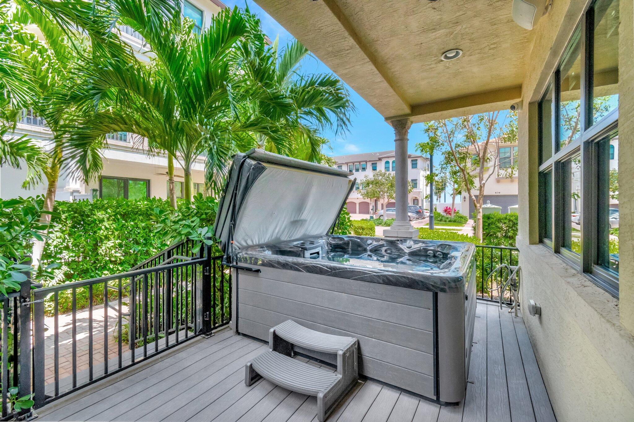 623 Windward Circle S