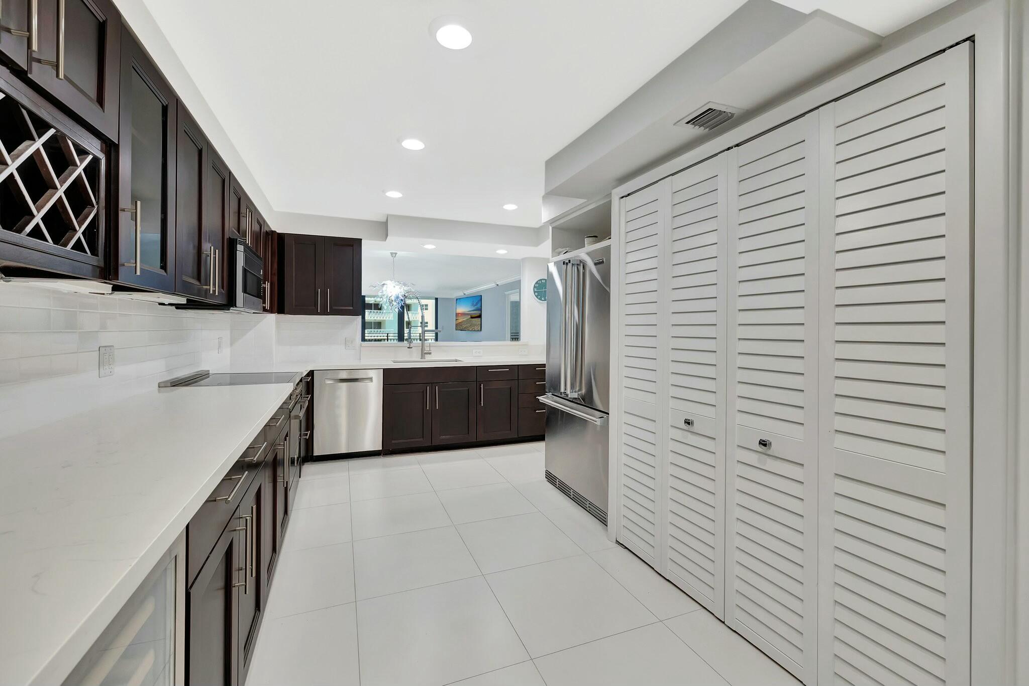 1167 Hillsboro Mile 405