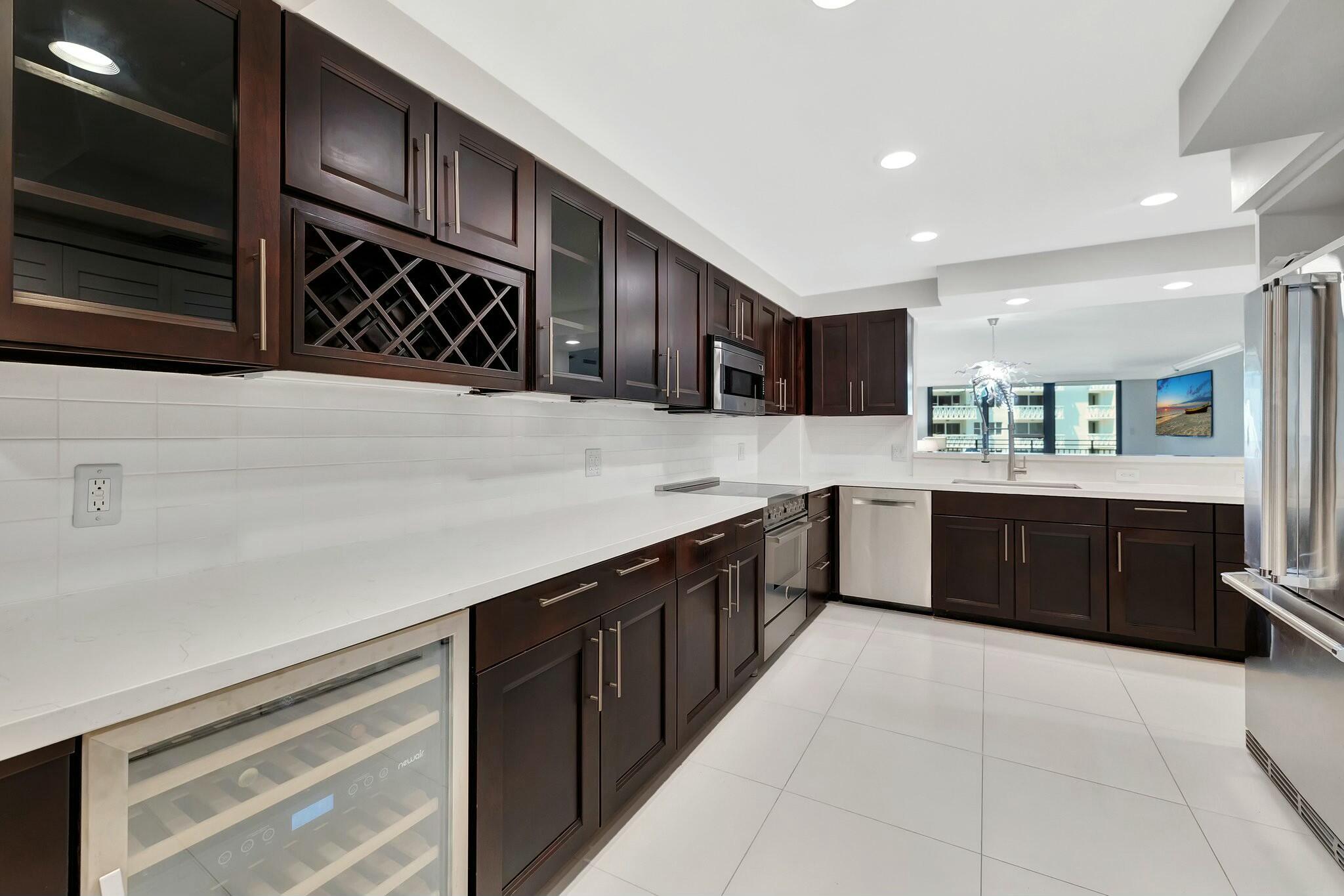 1167 Hillsboro Mile 405