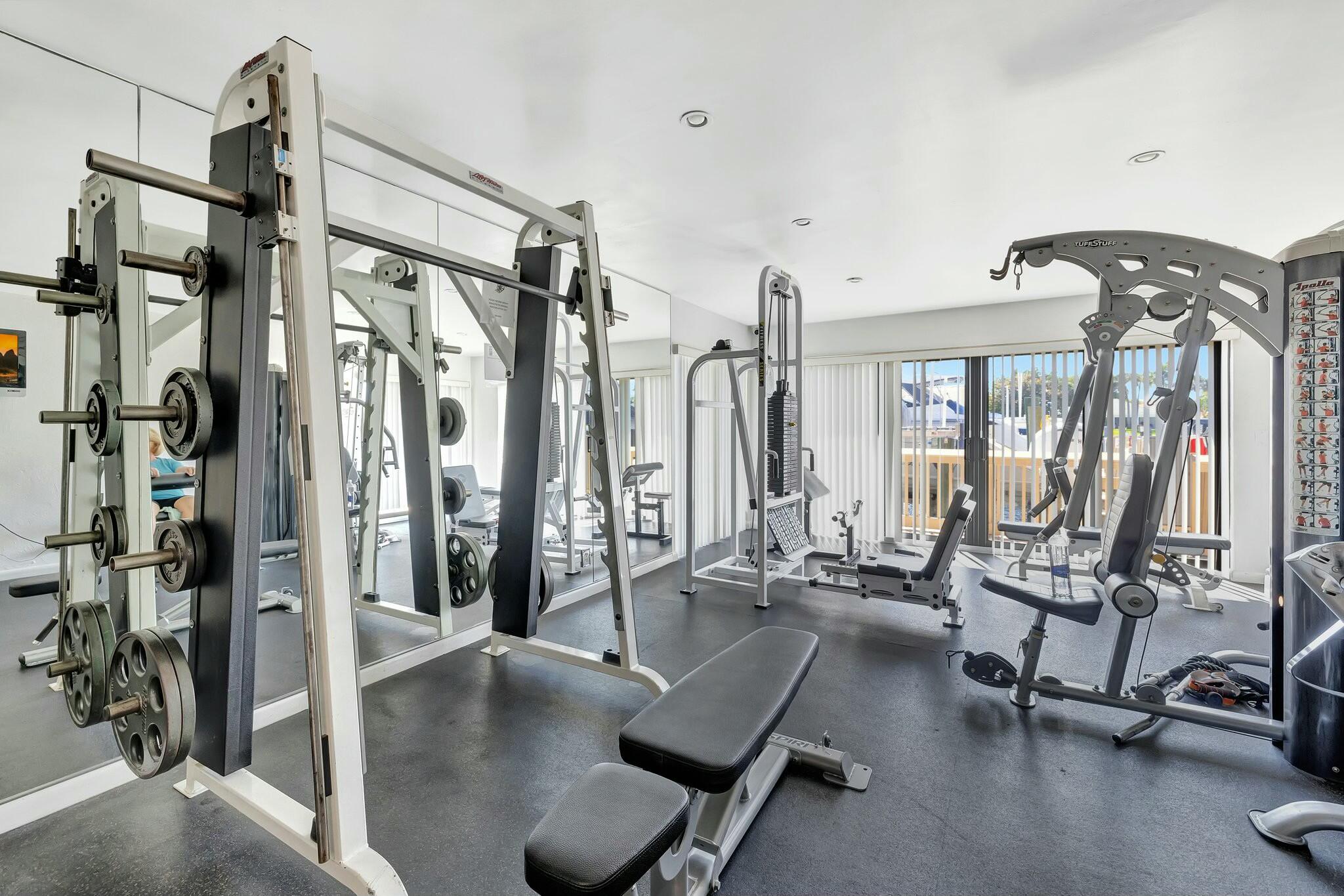 1167 Hillsboro Mile 405