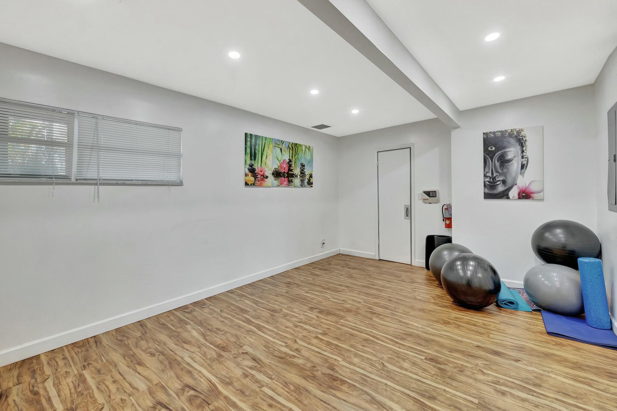 1167 Hillsboro Mile 405