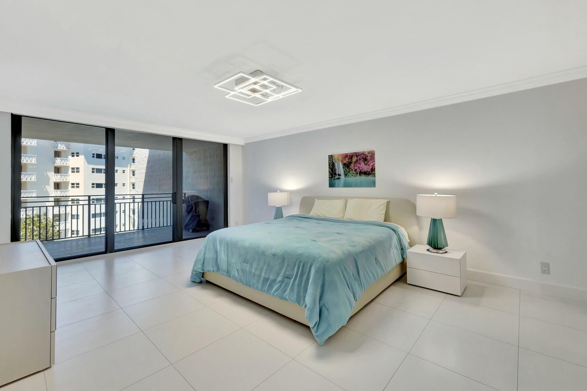 1167 Hillsboro Mile 405