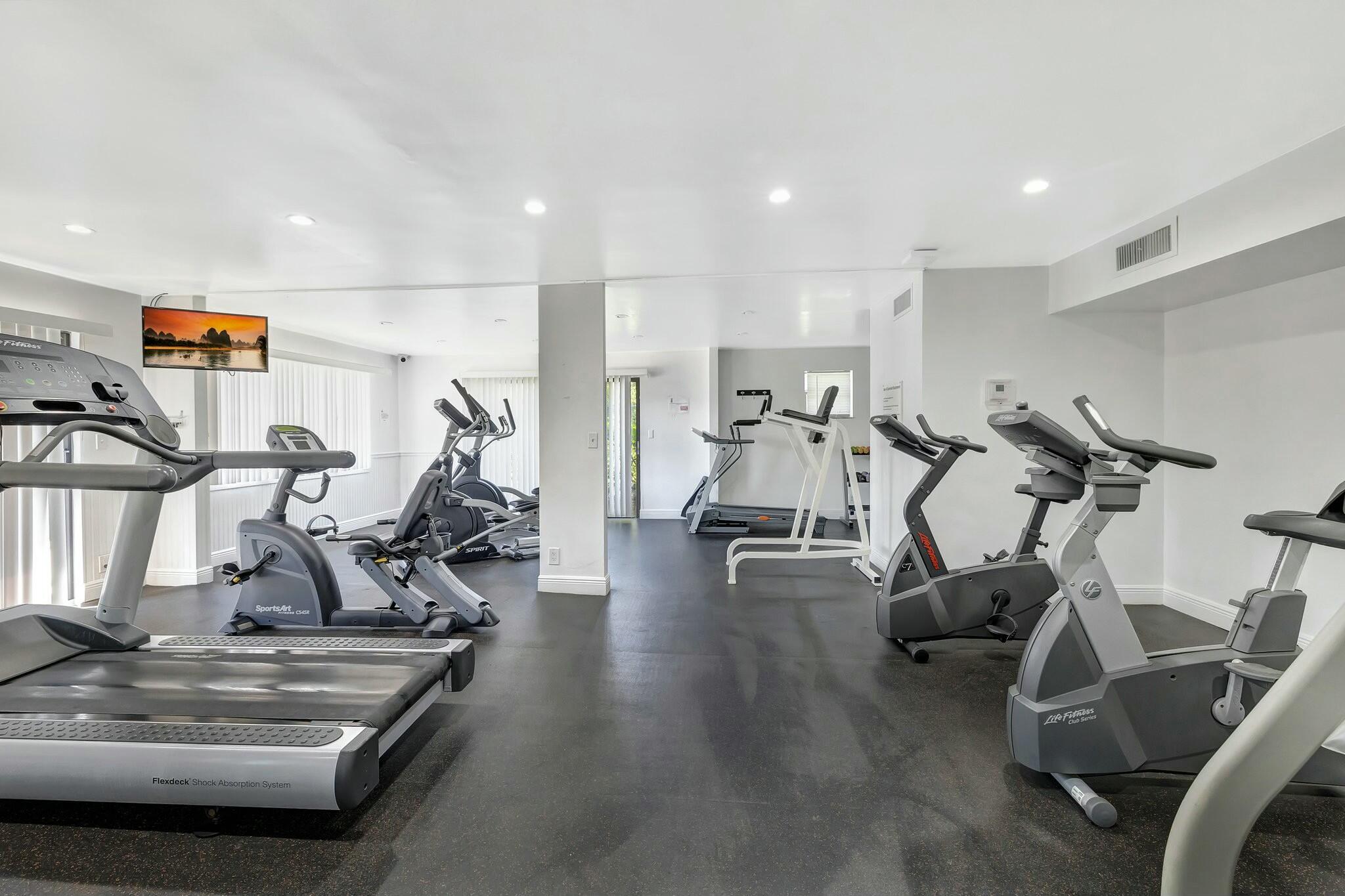 1167 Hillsboro Mile 405