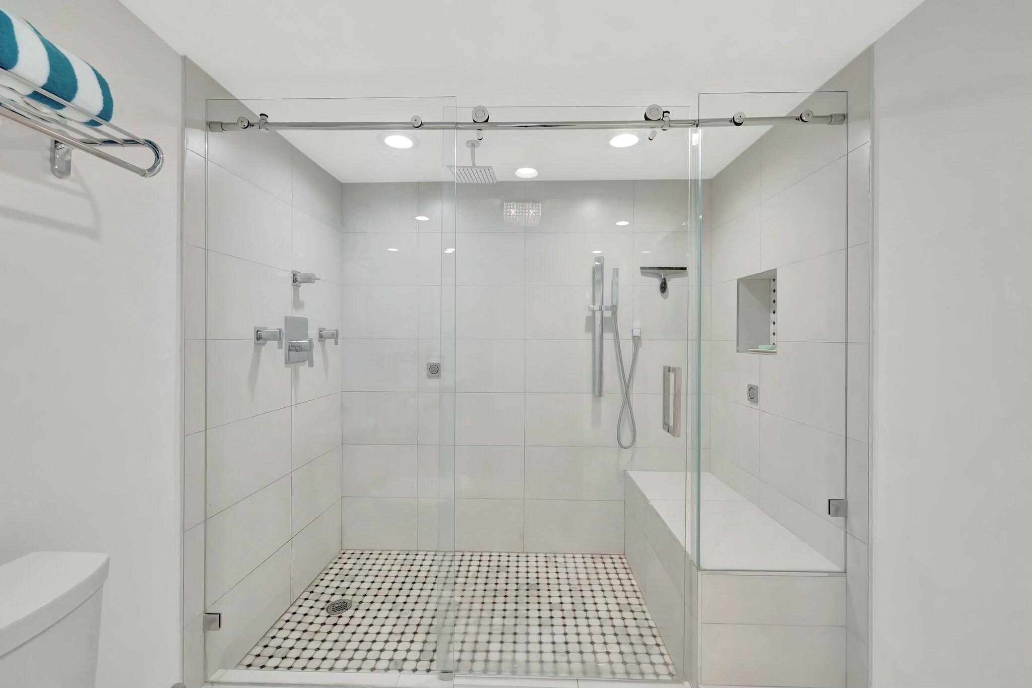 1167 Hillsboro Mile 405