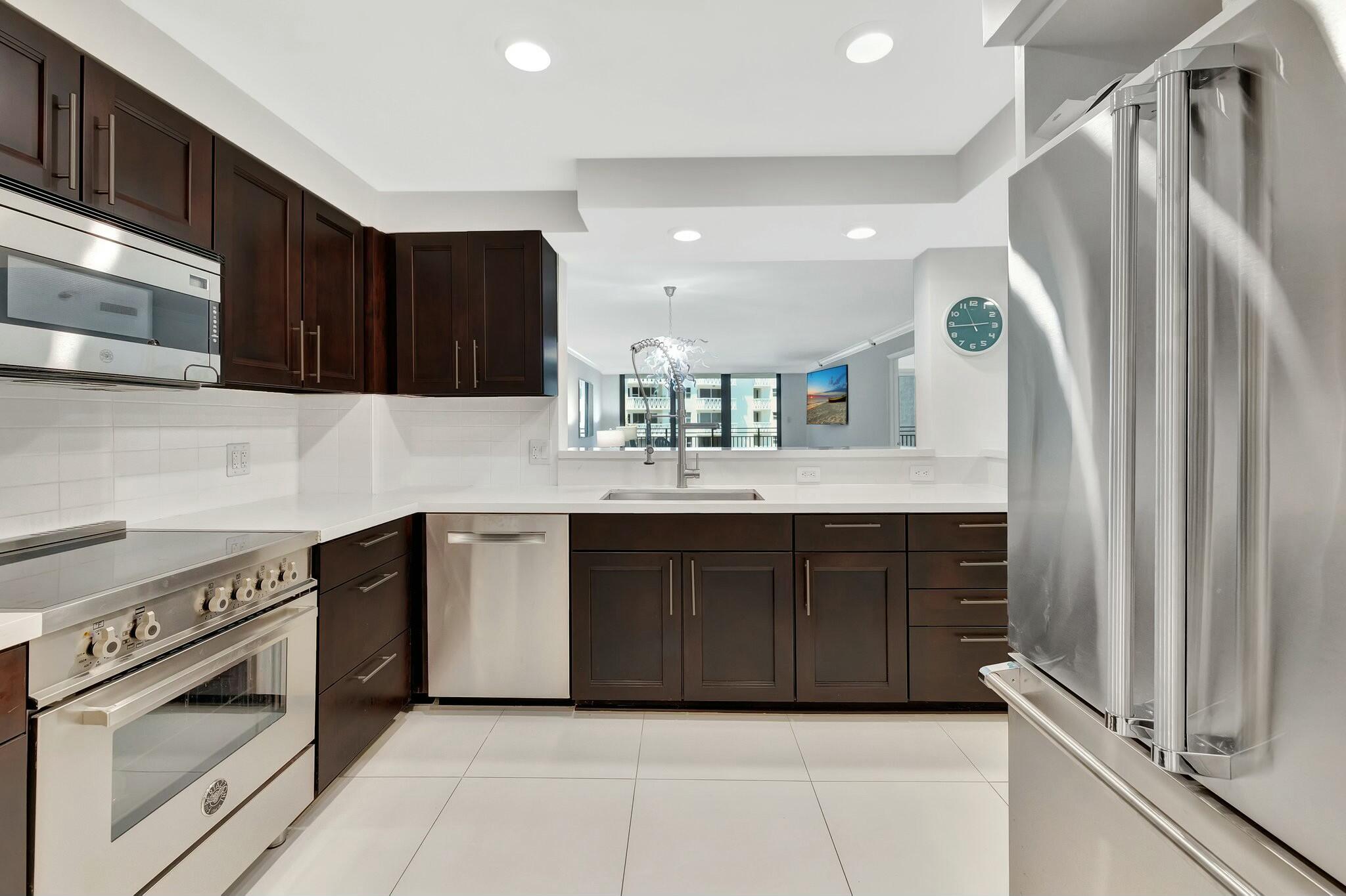 1167 Hillsboro Mile 405