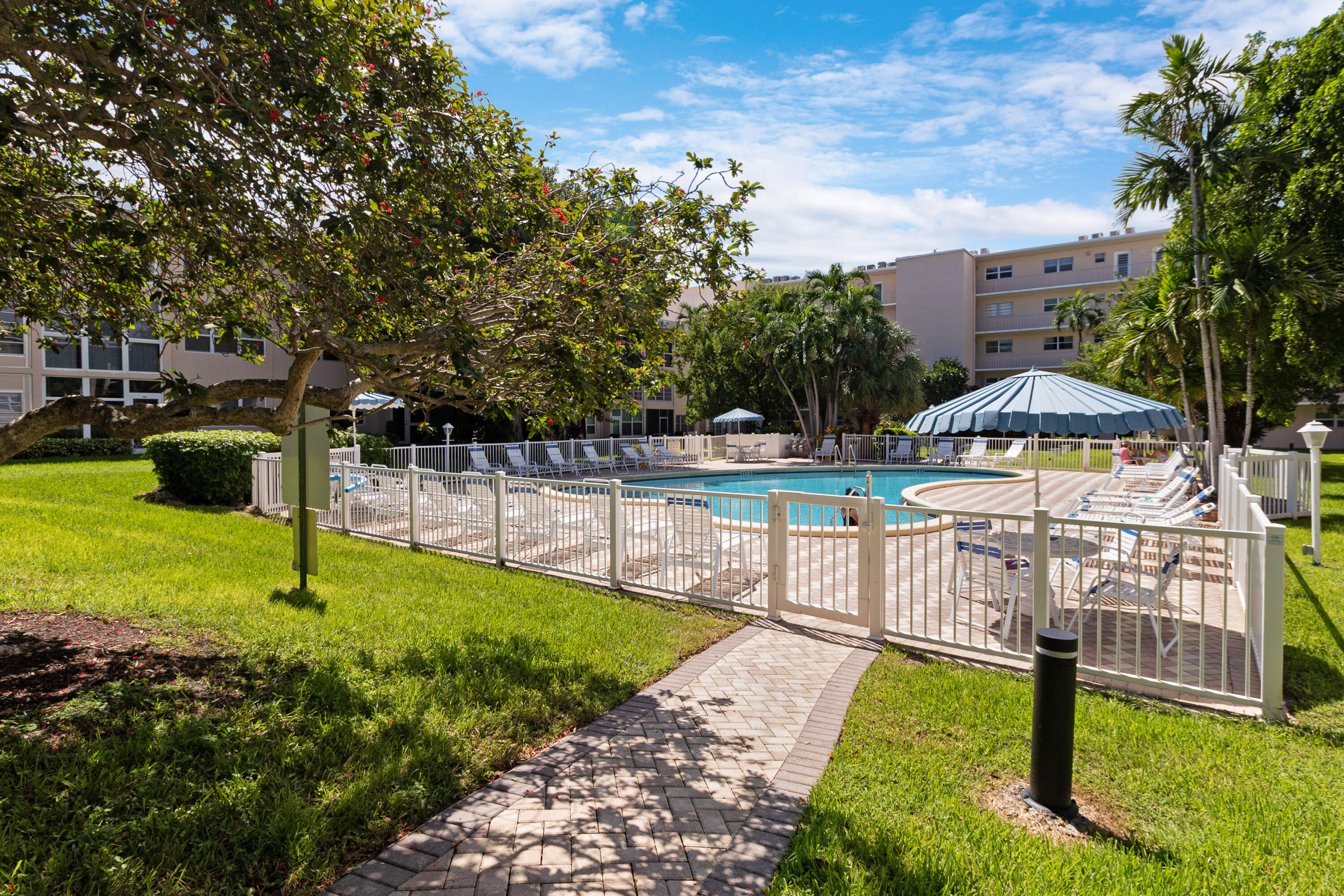 1481 S Ocean 208e, Lauderdale-By-The-Sea Unit: 208e