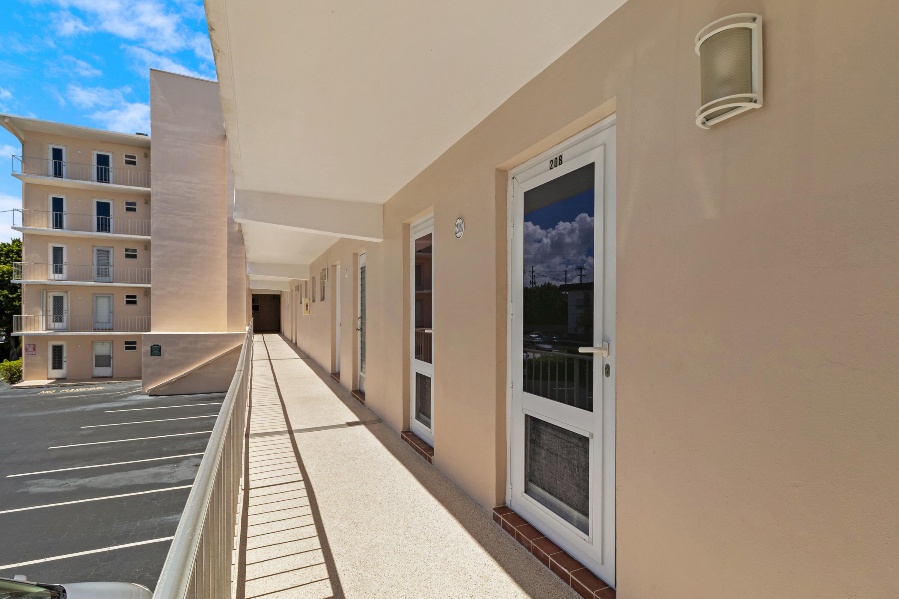1481 S Ocean 208e, Lauderdale-By-The-Sea Unit: 208e