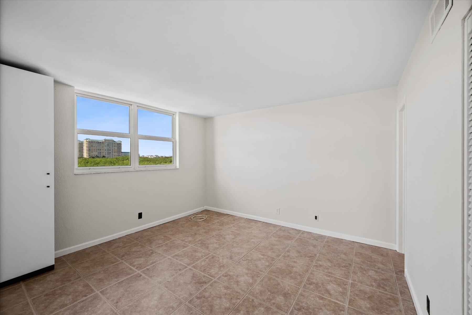 689 NE 6th Court 4010