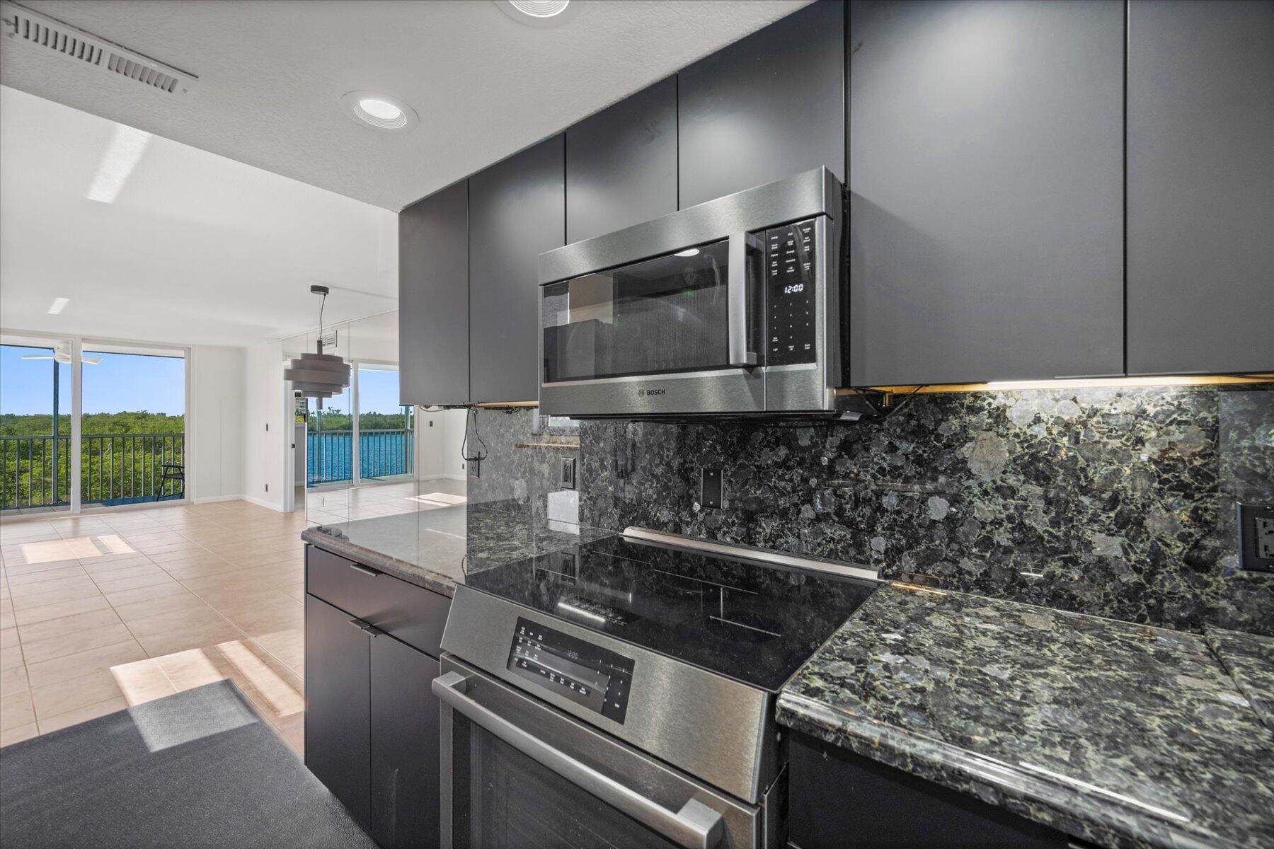 689 NE 6th Court 4010