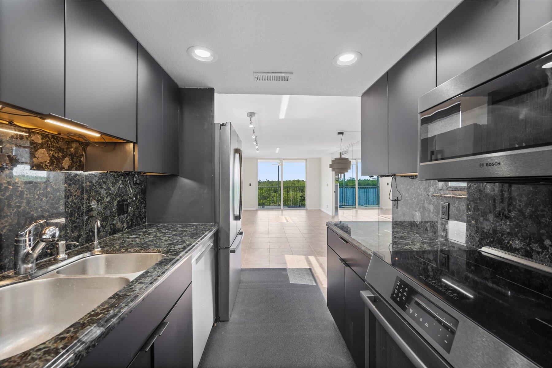 689 NE 6th Court 4010