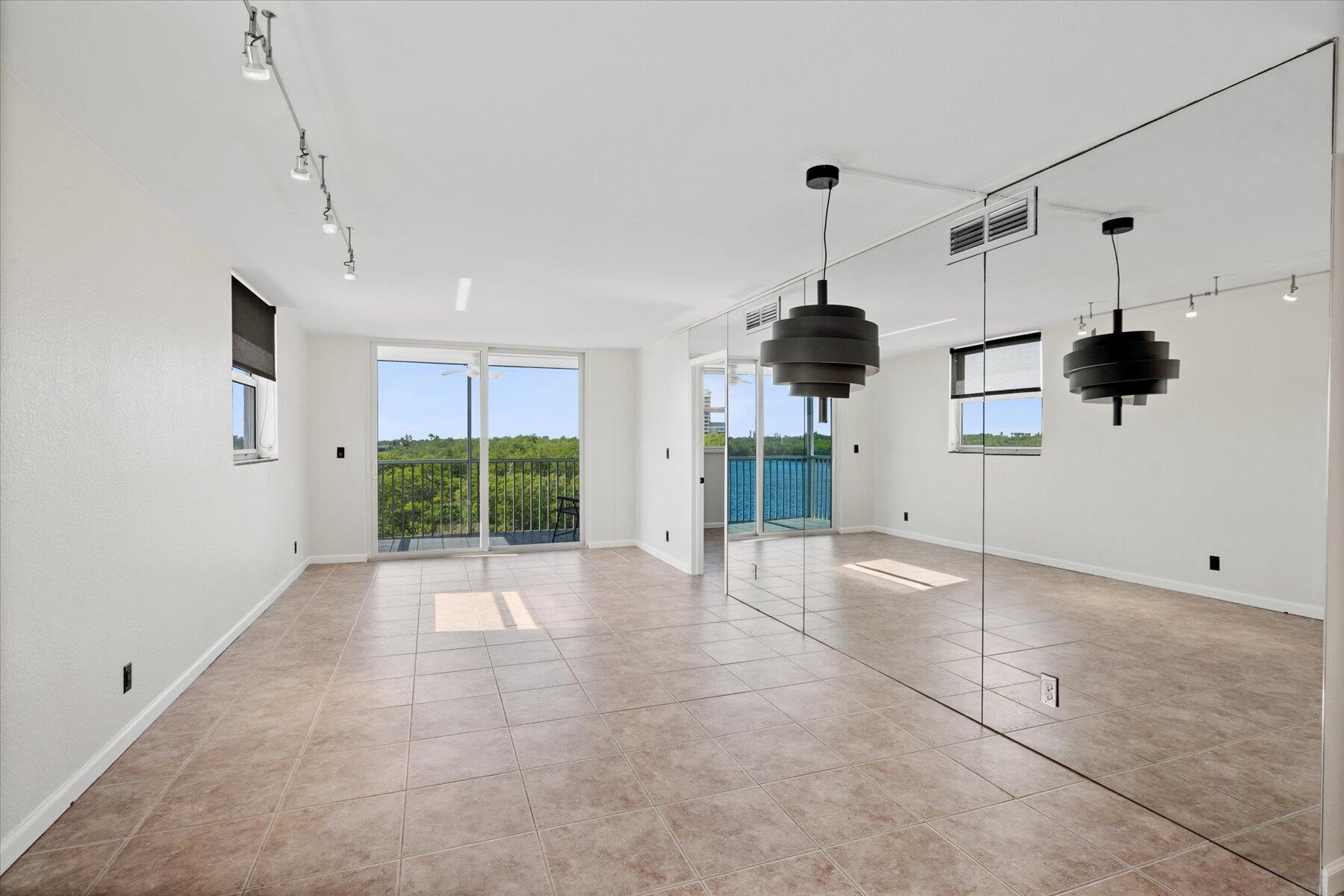 689 NE 6th Court 4010