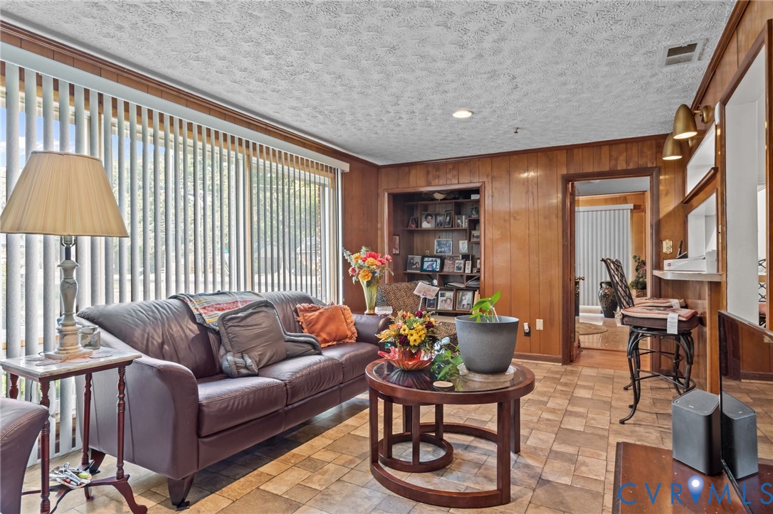 1635 Forest Glen Rd