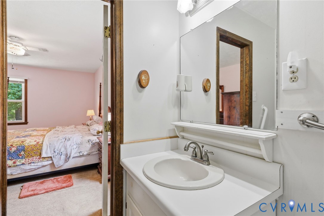 10111 Tunstall Rd
