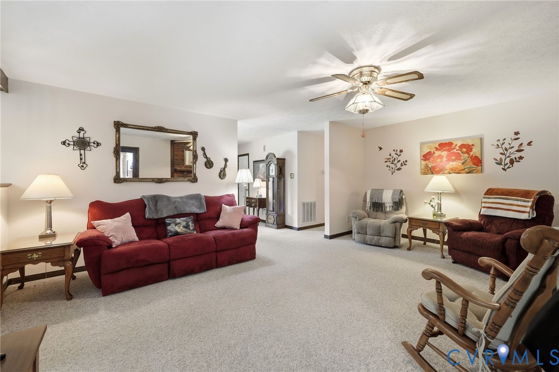 10111 Tunstall Rd
