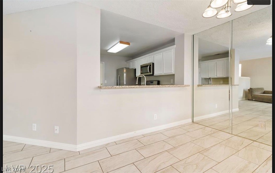 8653 Freeport Lane