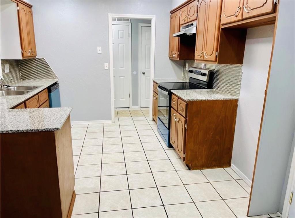 11717 N Francis Avenue