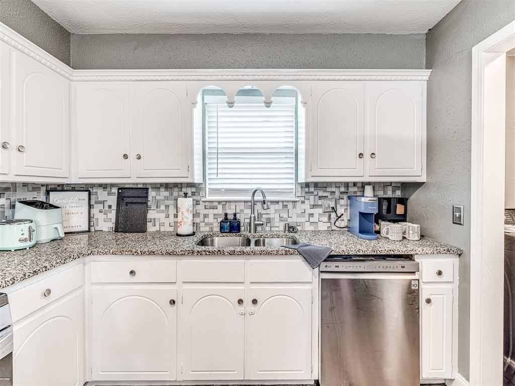 10005 Waverly Avenue