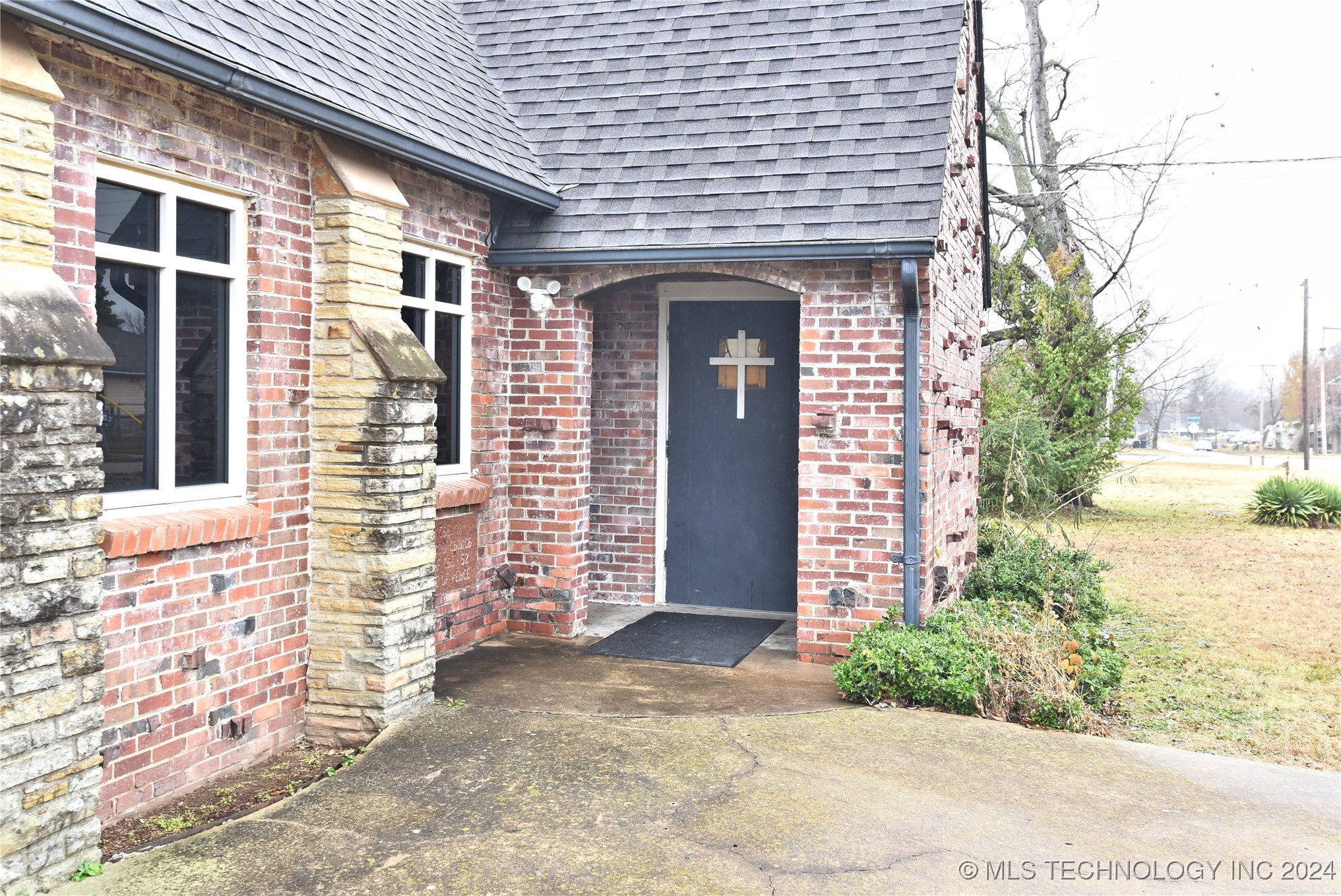 2330 N Quaker Avenue