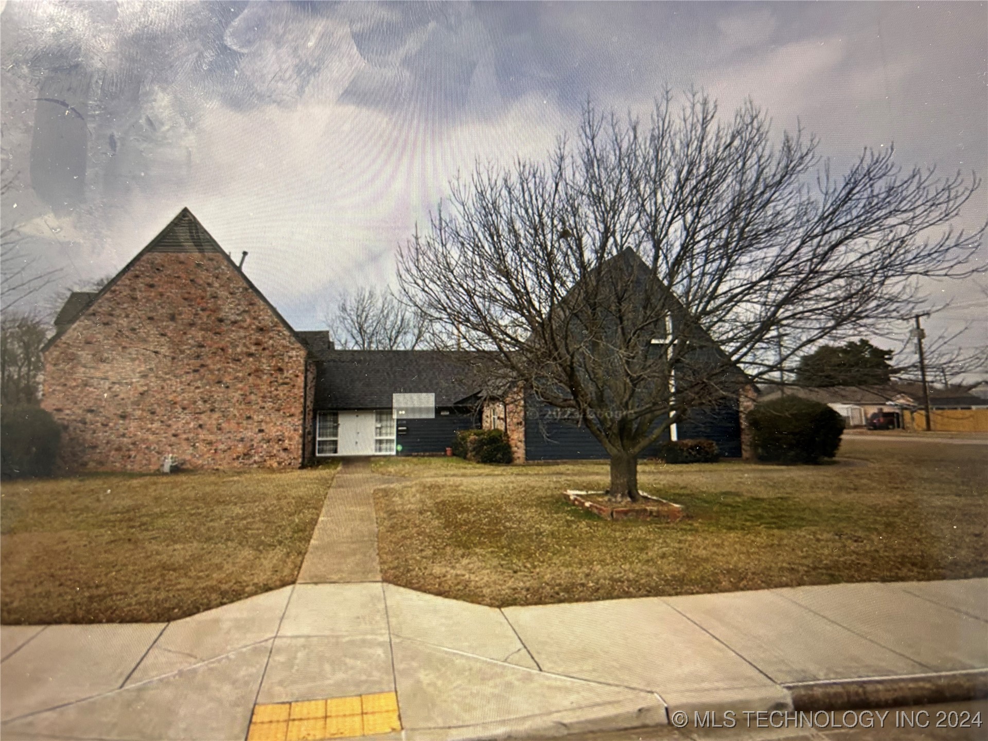 2330 N Quaker Avenue