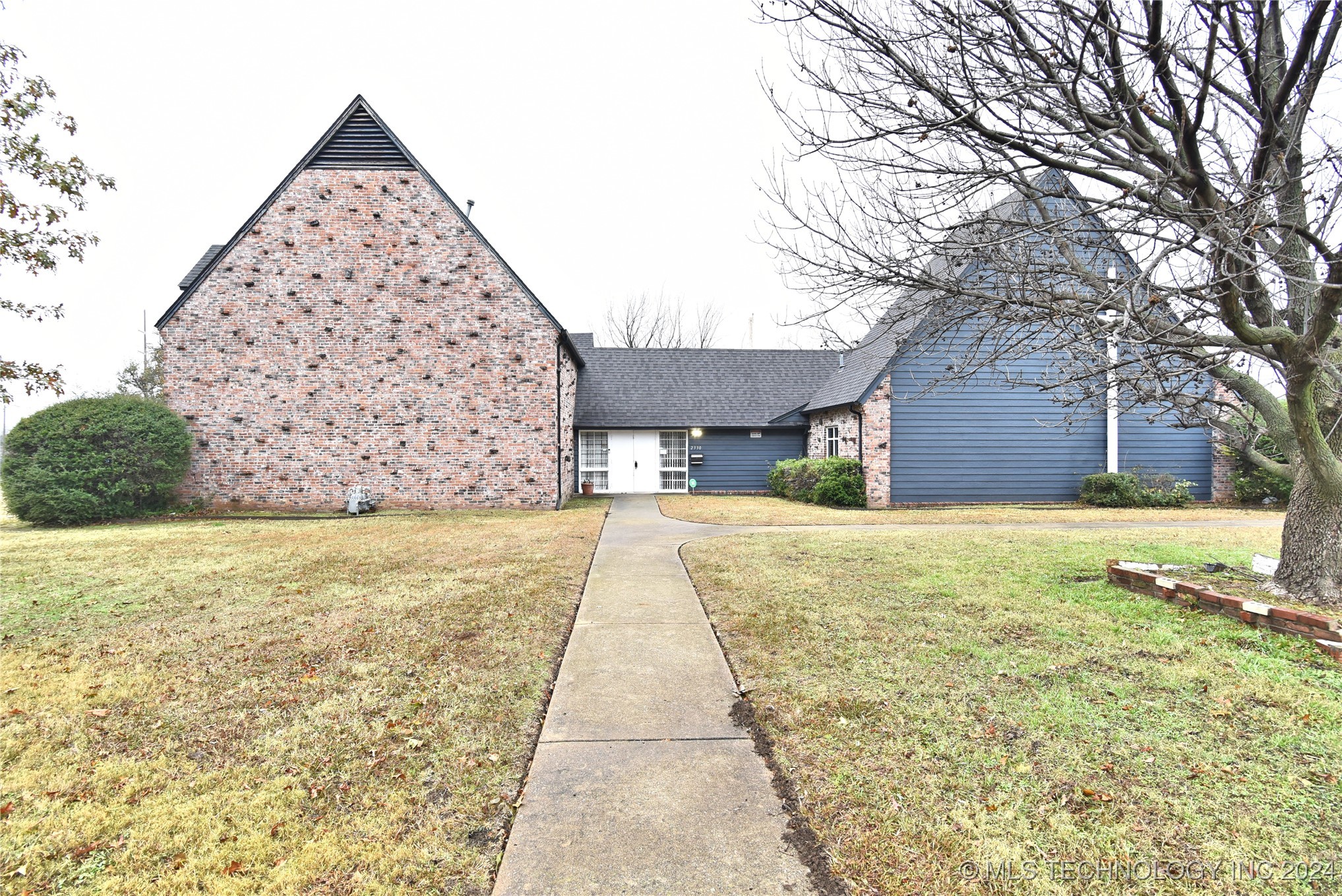 2330 N Quaker Avenue