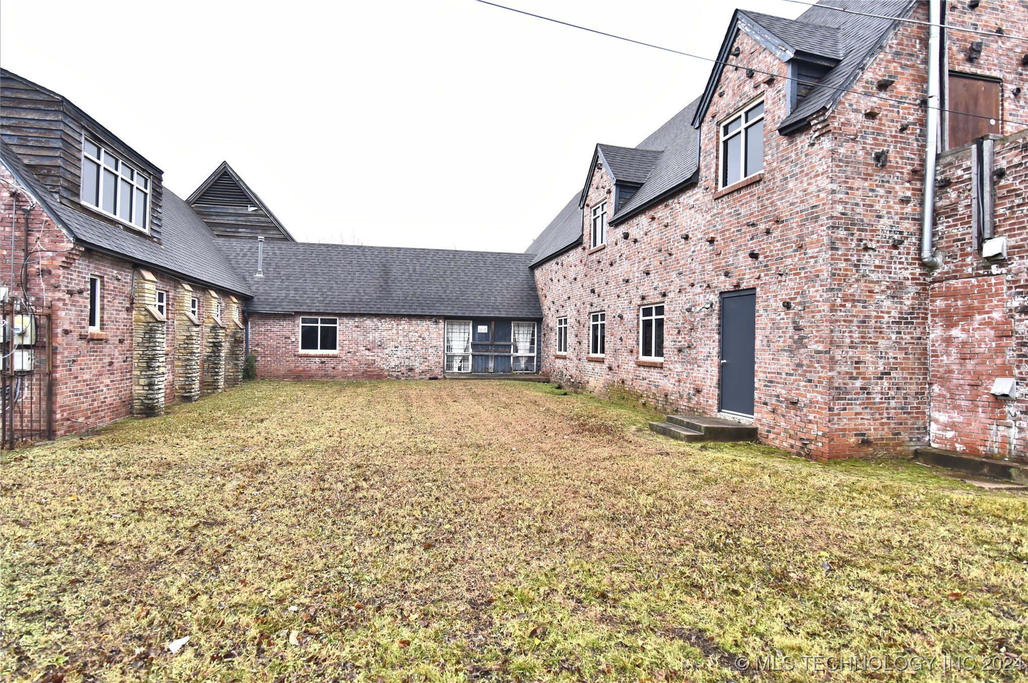 2330 N Quaker Avenue