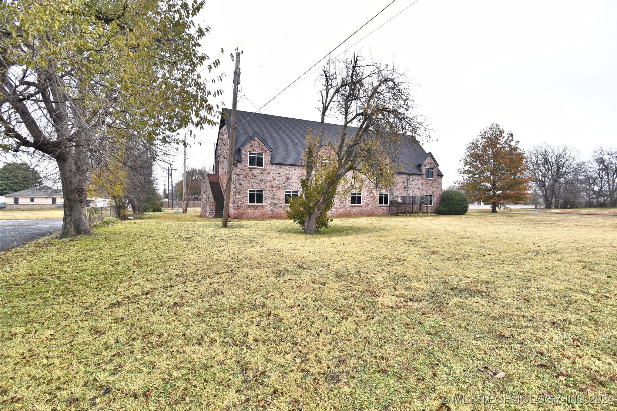 2330 N Quaker Avenue