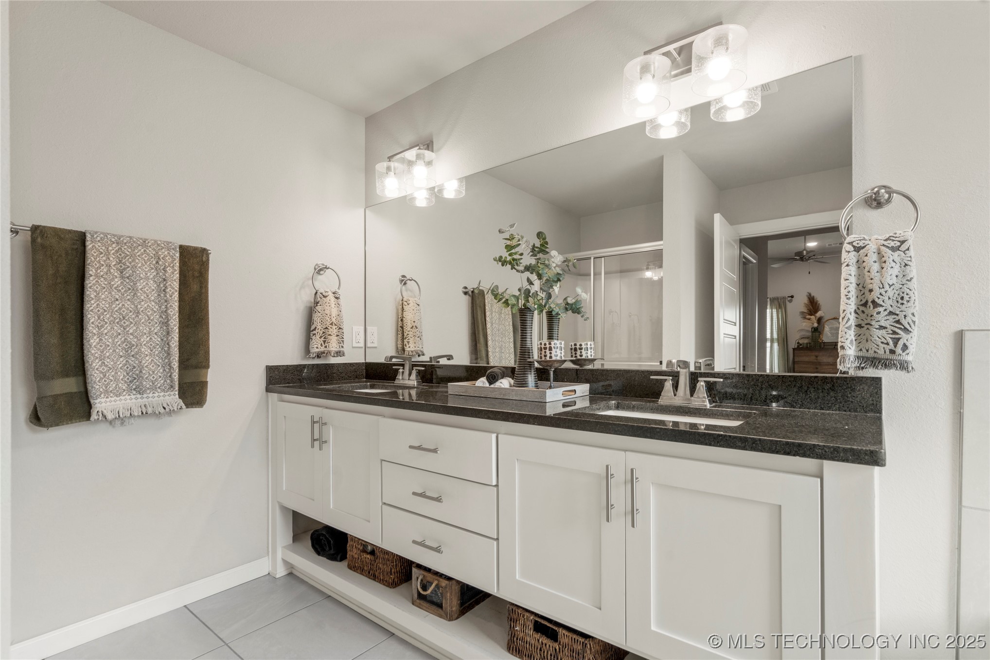 4904 E Galveston Place S