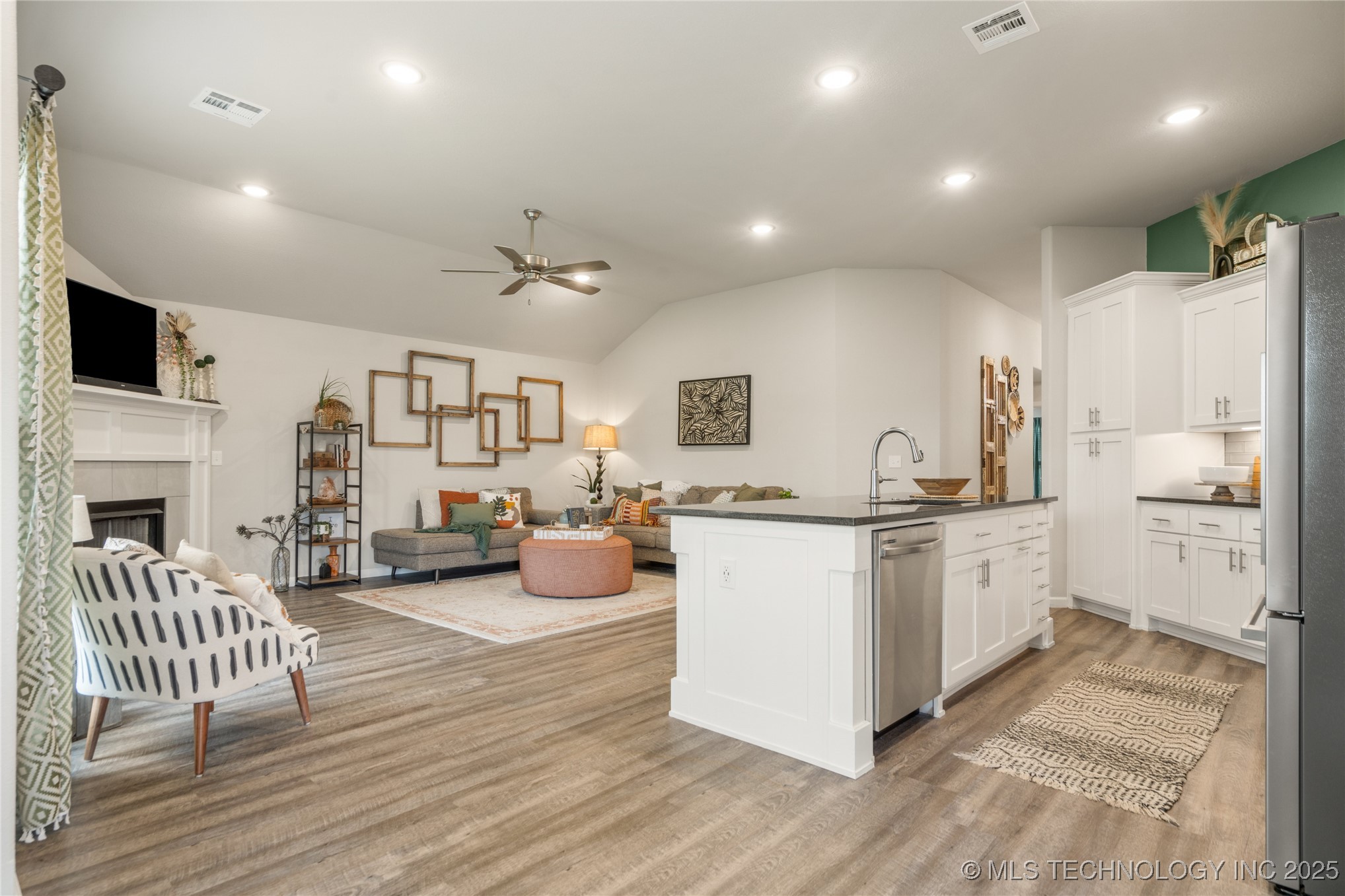 4904 E Galveston Place S