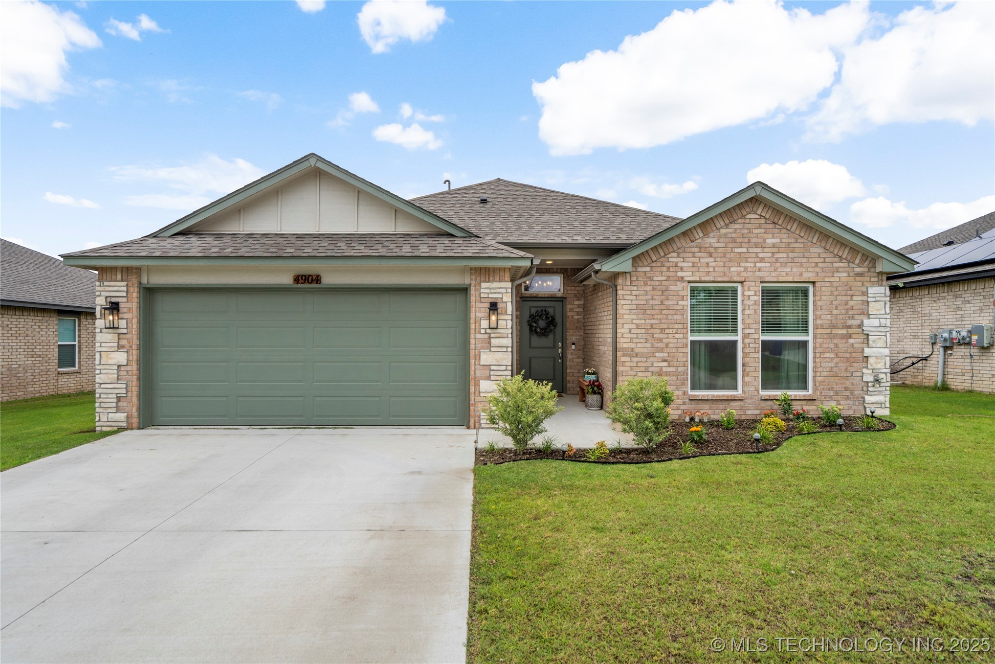 4904 E Galveston Place S