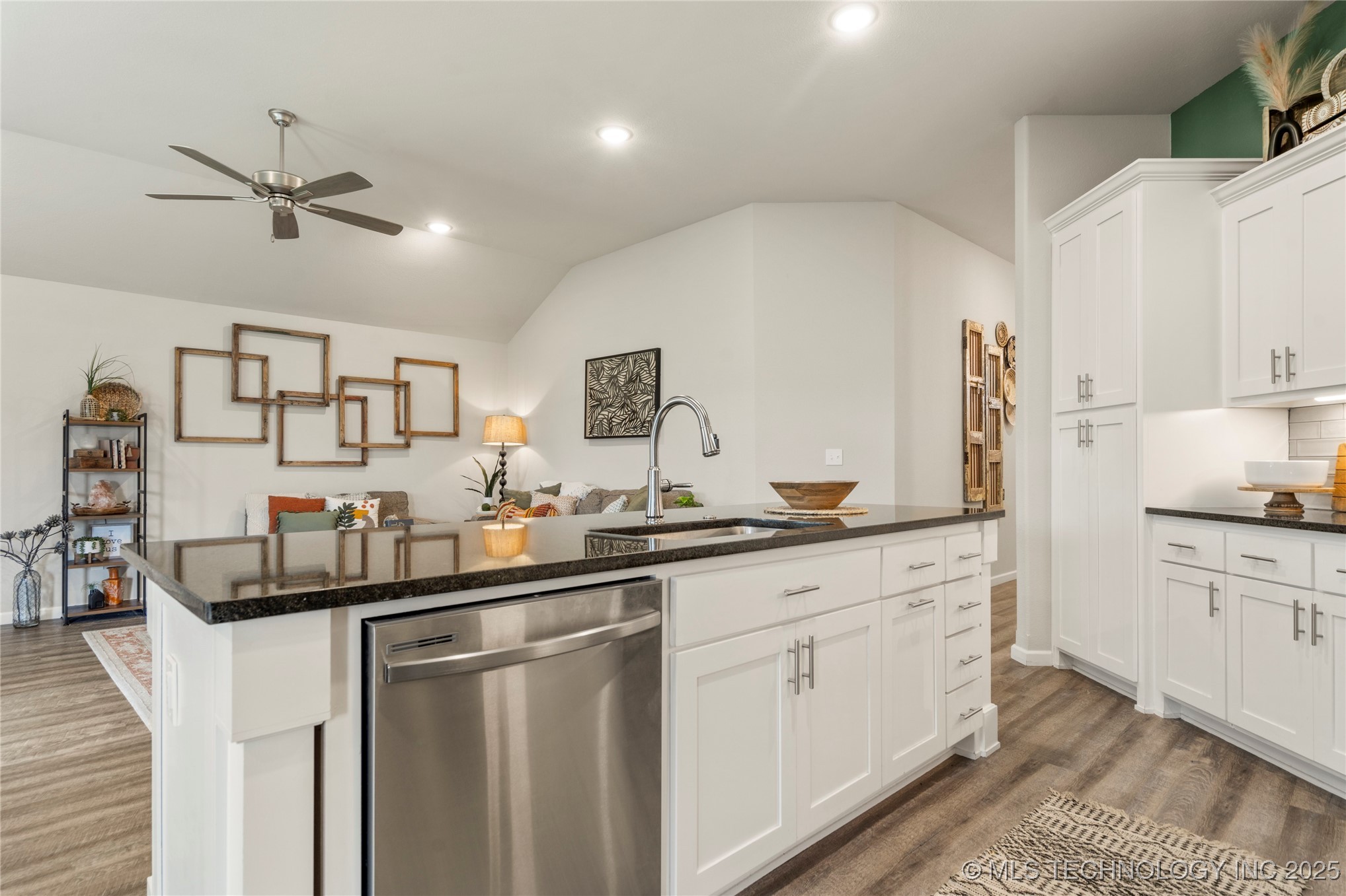 4904 E Galveston Place S