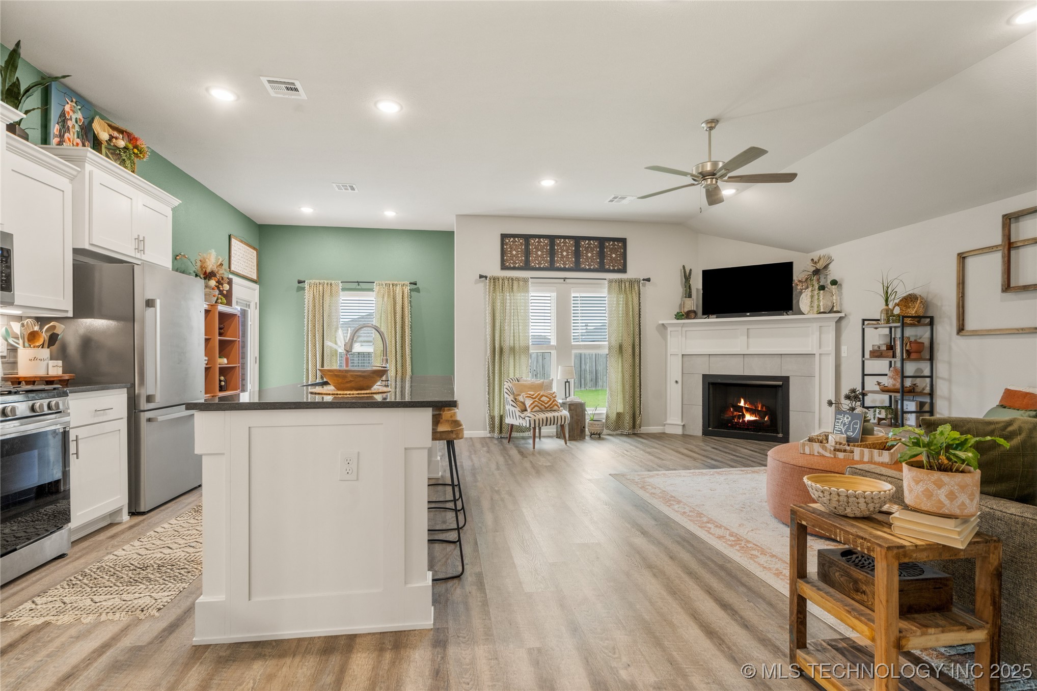 4904 E Galveston Place S