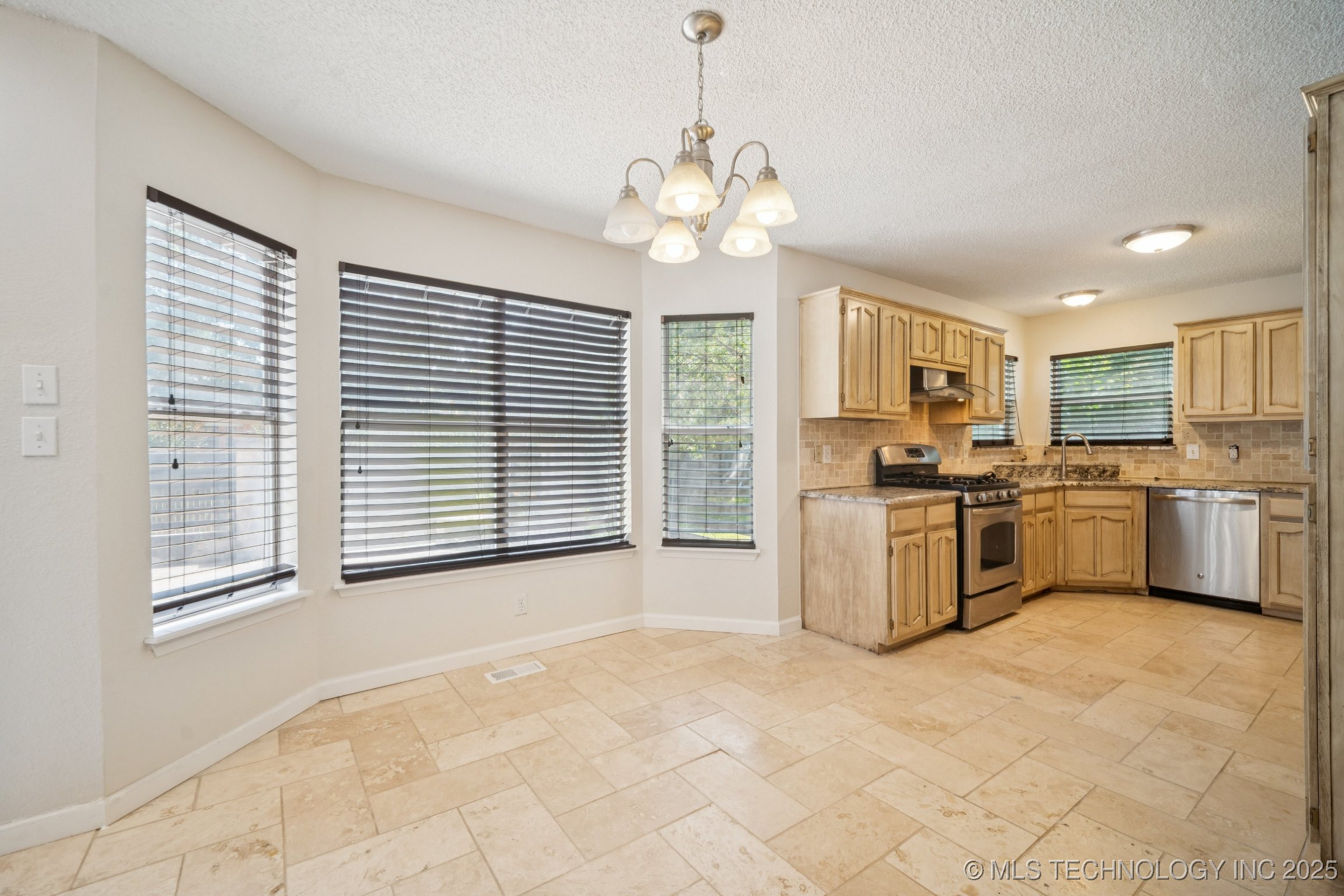 6603 S 107th Avenue E