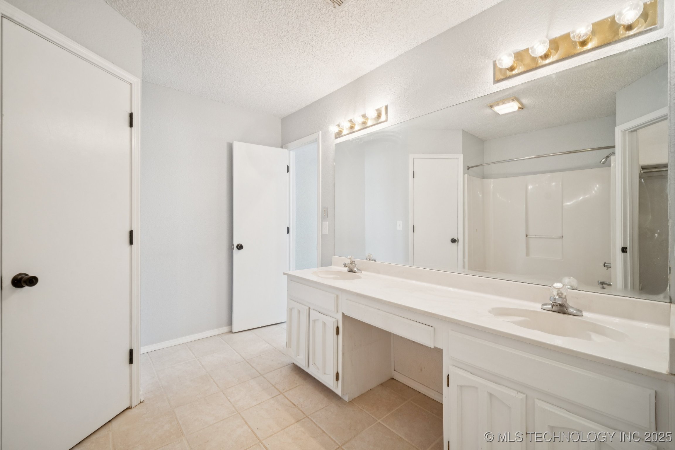 6603 S 107th Avenue E