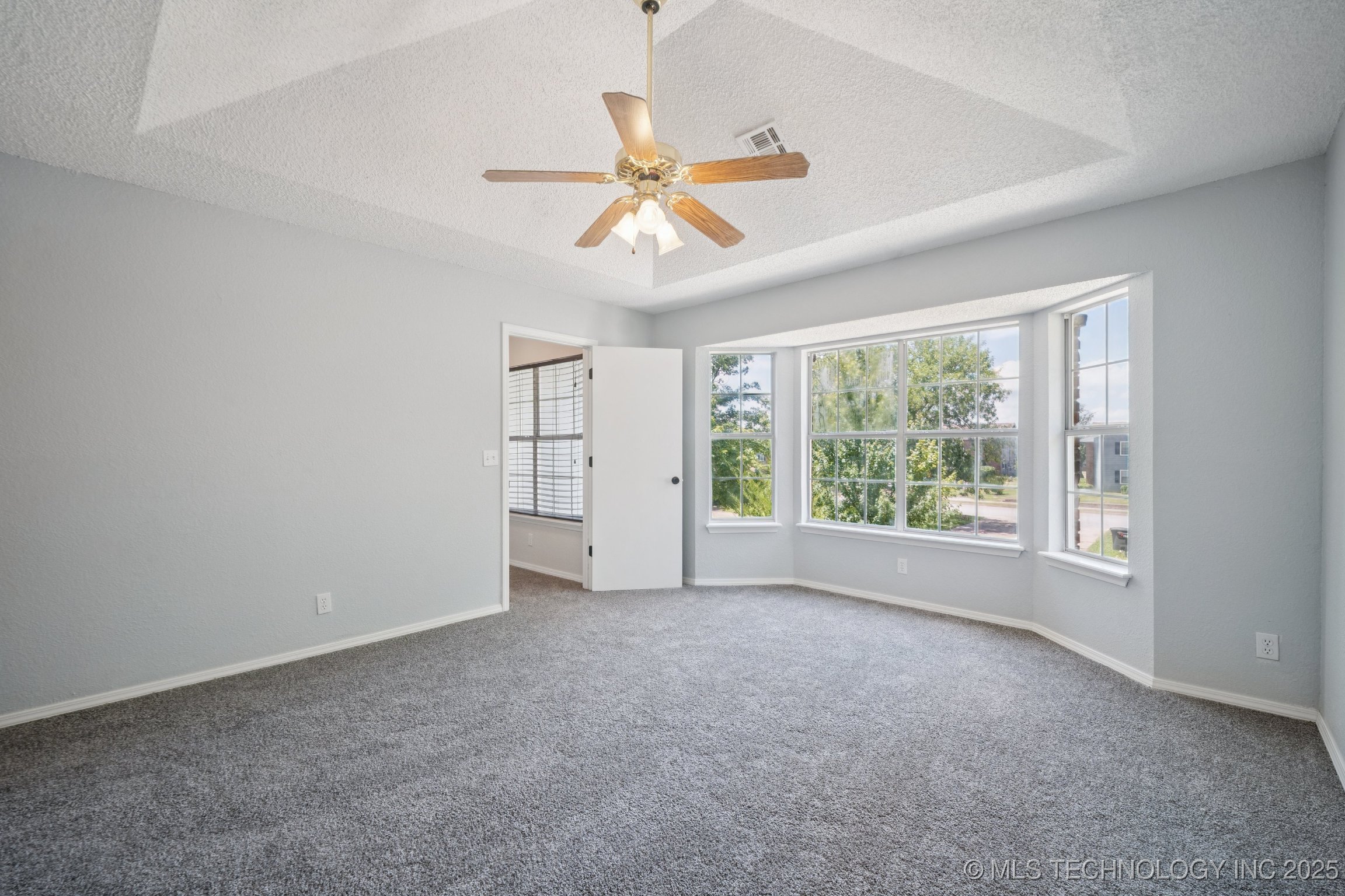 6603 S 107th Avenue E