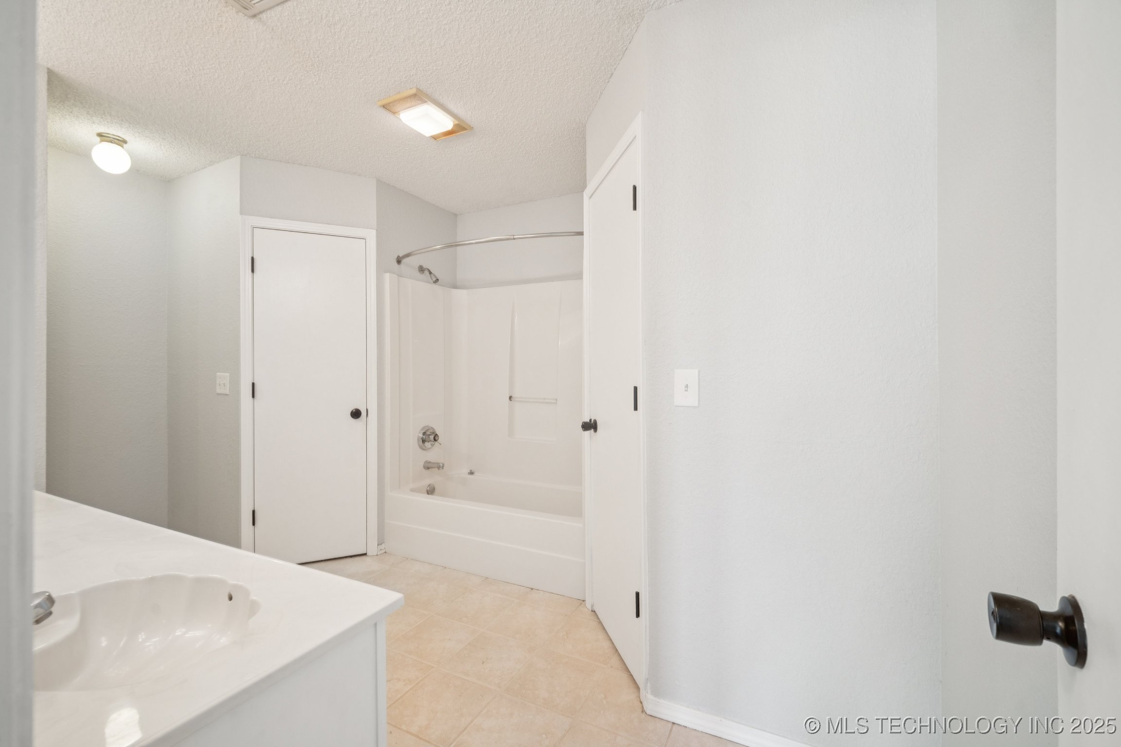 6603 S 107th Avenue E