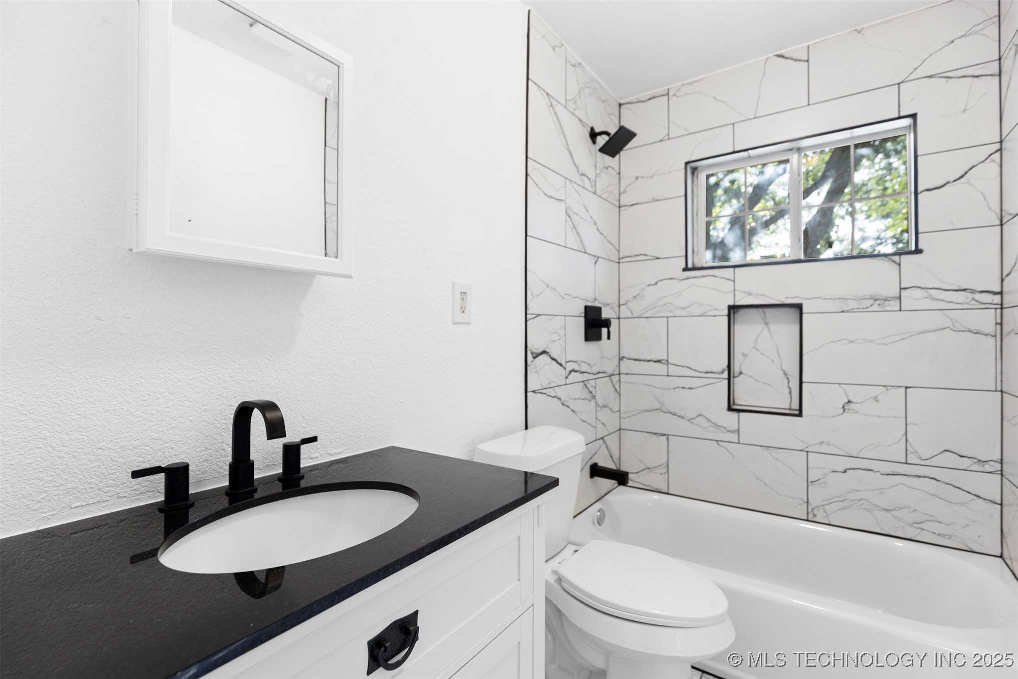 5619 N GARRISON Avenue