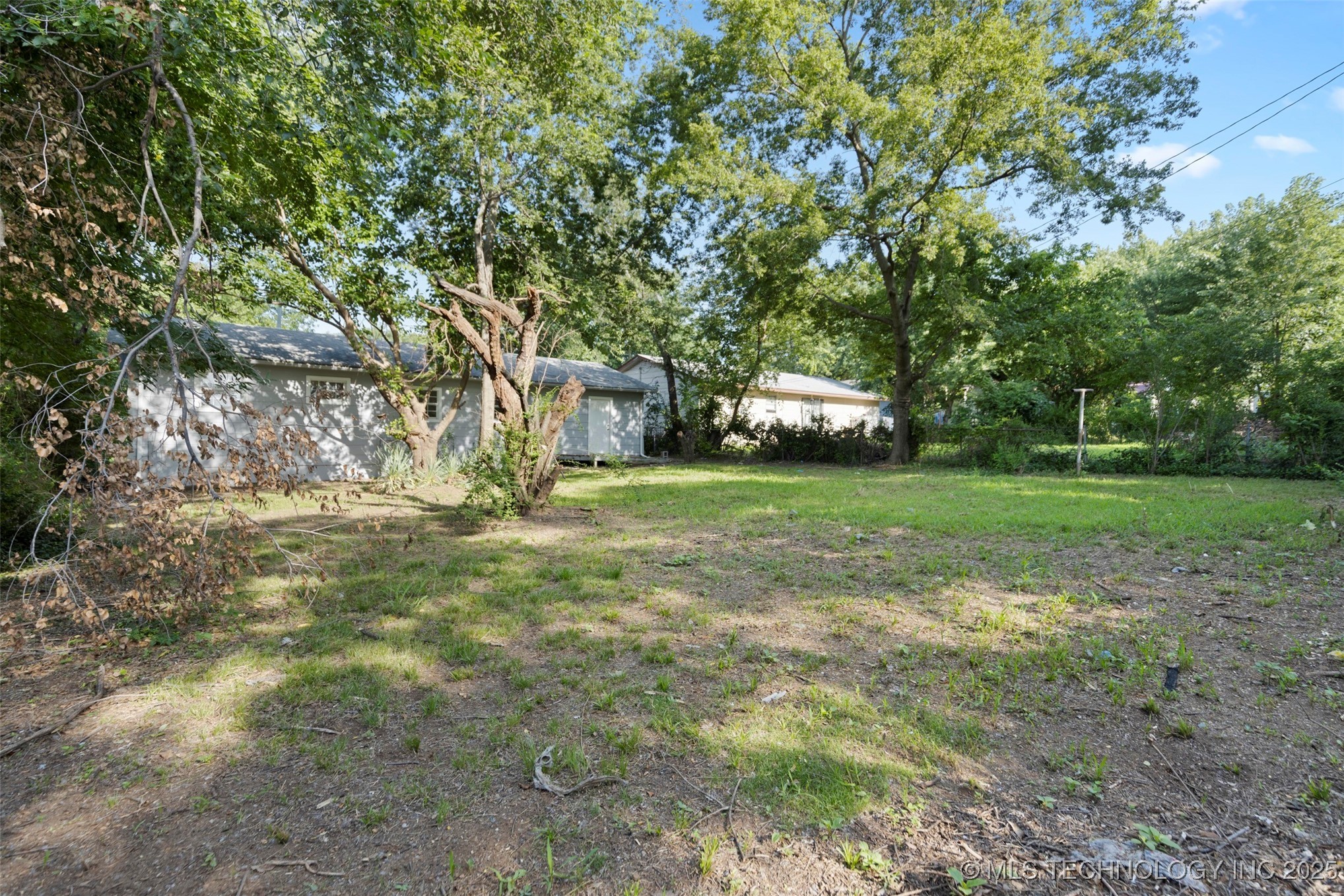 5619 N GARRISON Avenue