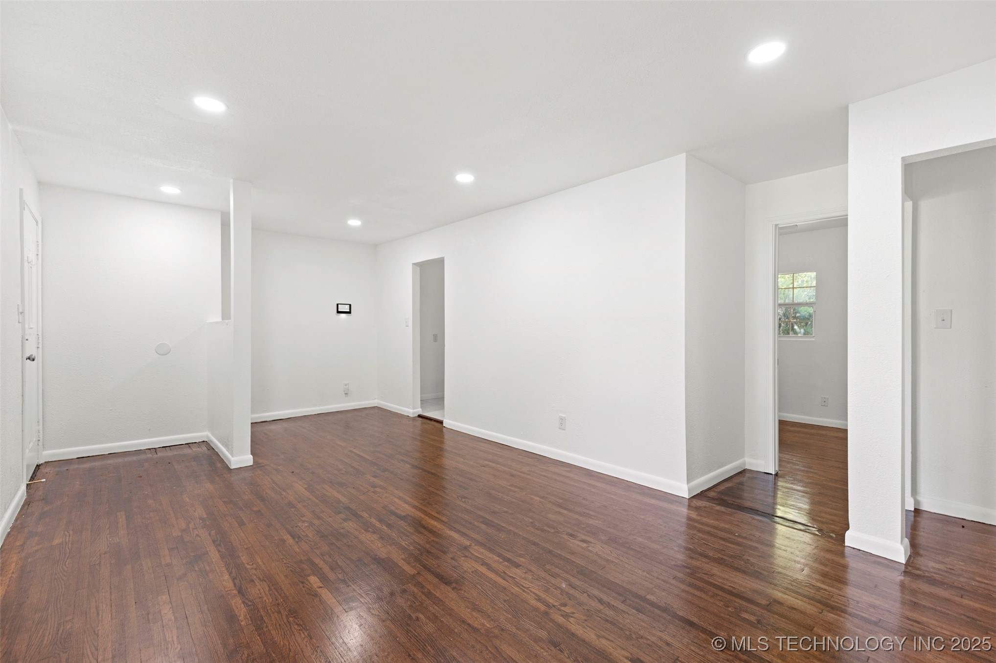 5619 N GARRISON Avenue