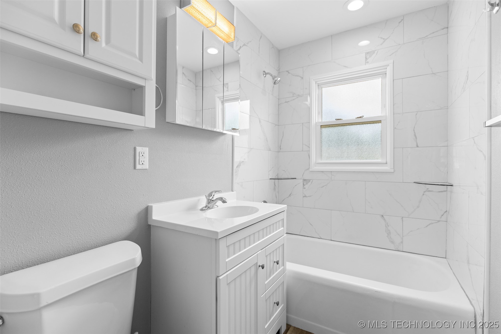 4338 N Iroquois Avenue